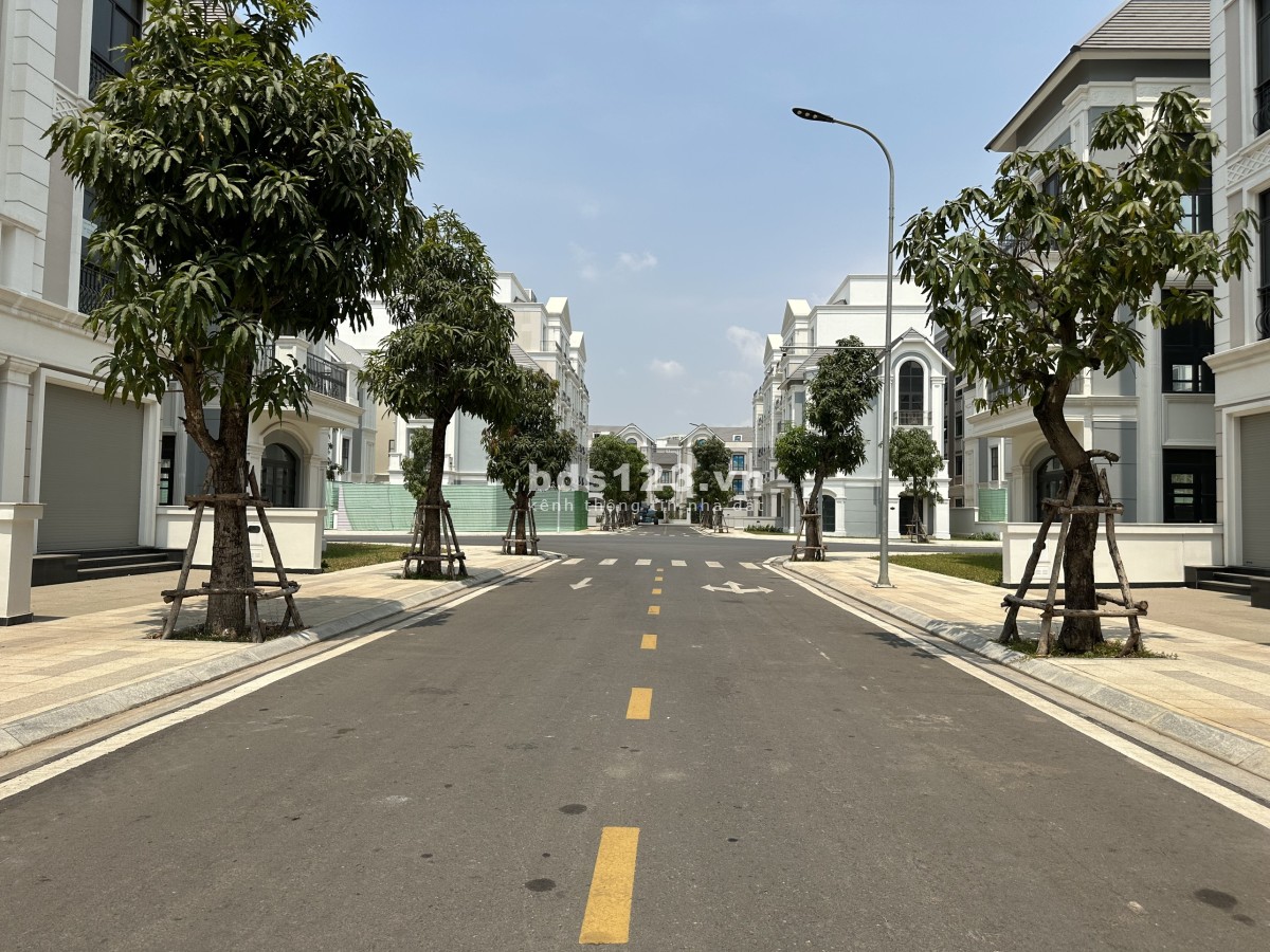 cần tiền kinh doanh bán căn nhà phố Vinhomes Grand Park - 96m2 - 14 tỷ. lh 0912 157 978