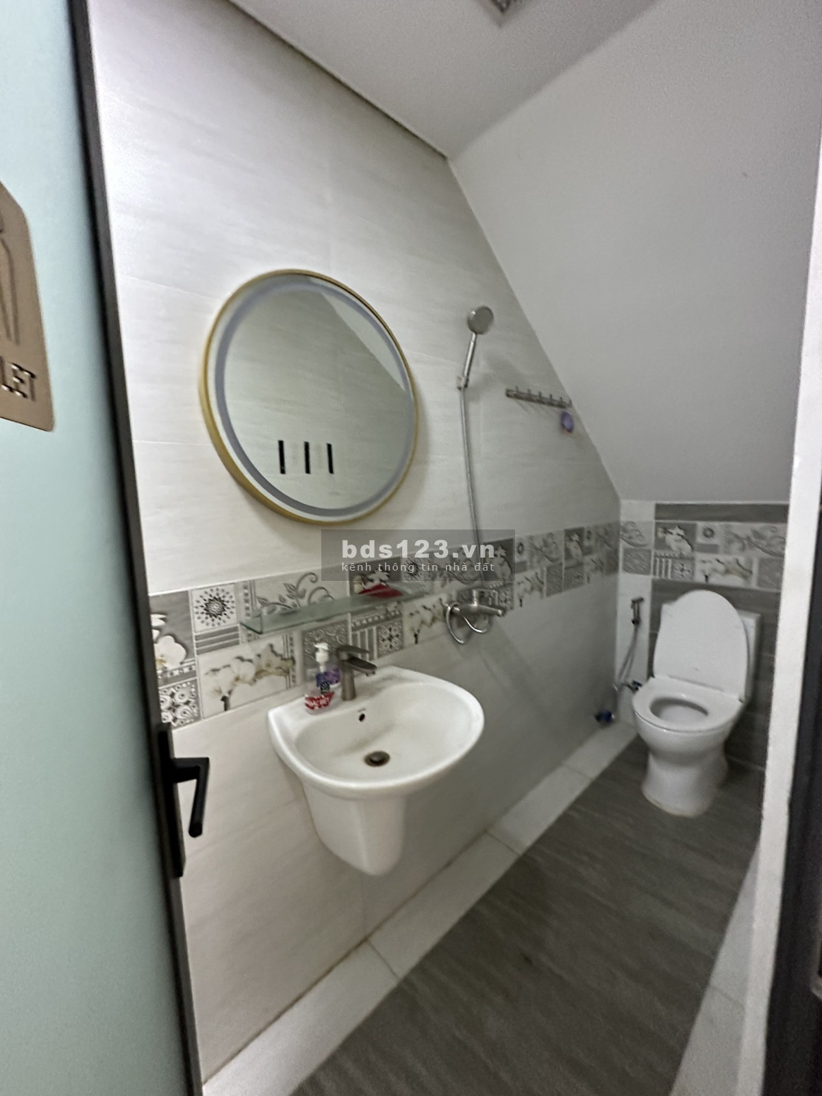 Hoàn thiện nhà liền kề cho thuê tầng 1,2,3,4,5 làm văn phòng vị trí đẹp, trung tâm trong Vinhomes