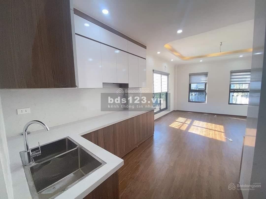 Cần bán nhà Hoàng Quốc Việt 36m x 4 tầng giá : 4.2 tỷ