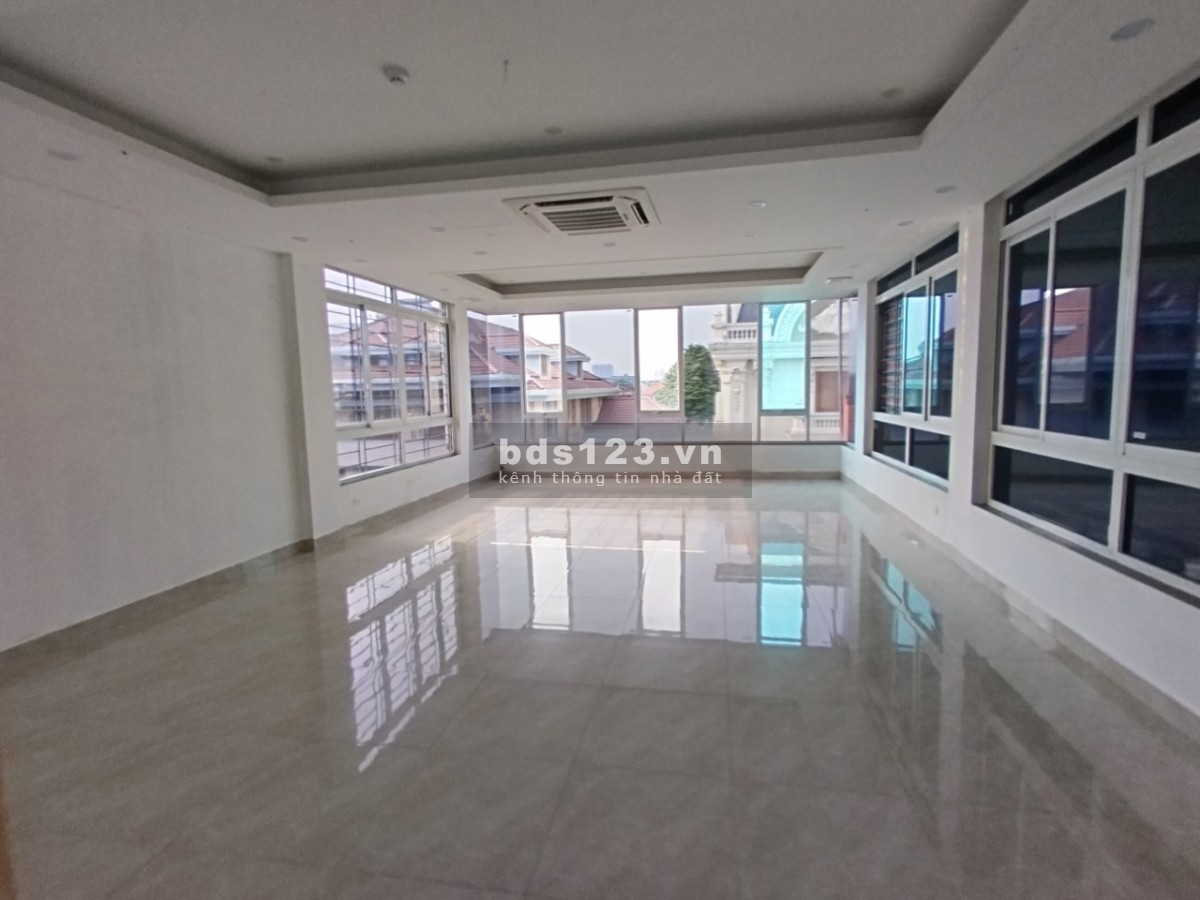 Cho thuê nhà 90m2 x 5 tầng 1 hầm ở Việt Hưng, Oto đỗ cửa, mọi mô hình