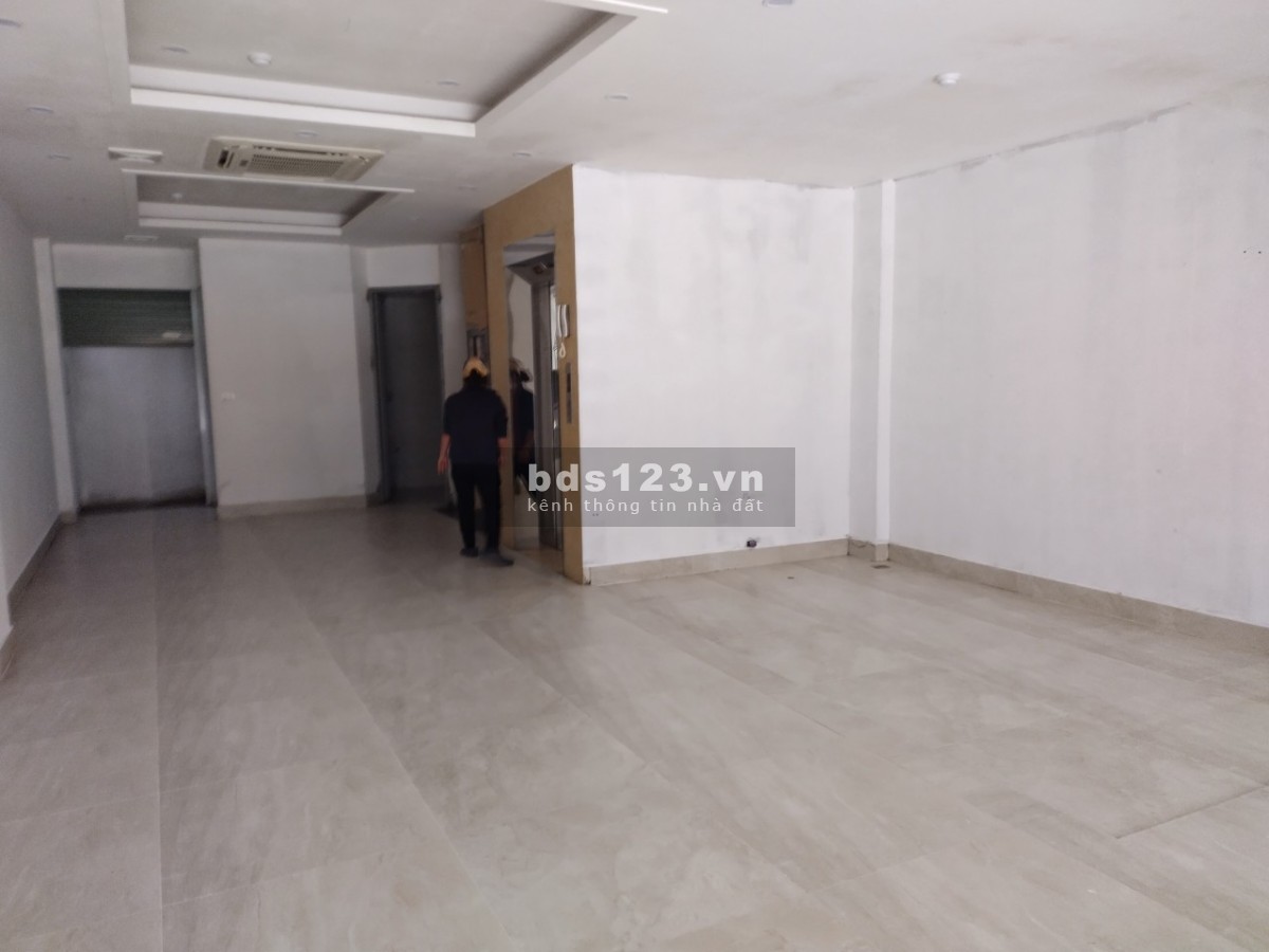 Cho thuê nhà 90m2 x 5 tầng 1 hầm ở Việt Hưng, Oto đỗ cửa, mọi mô hình