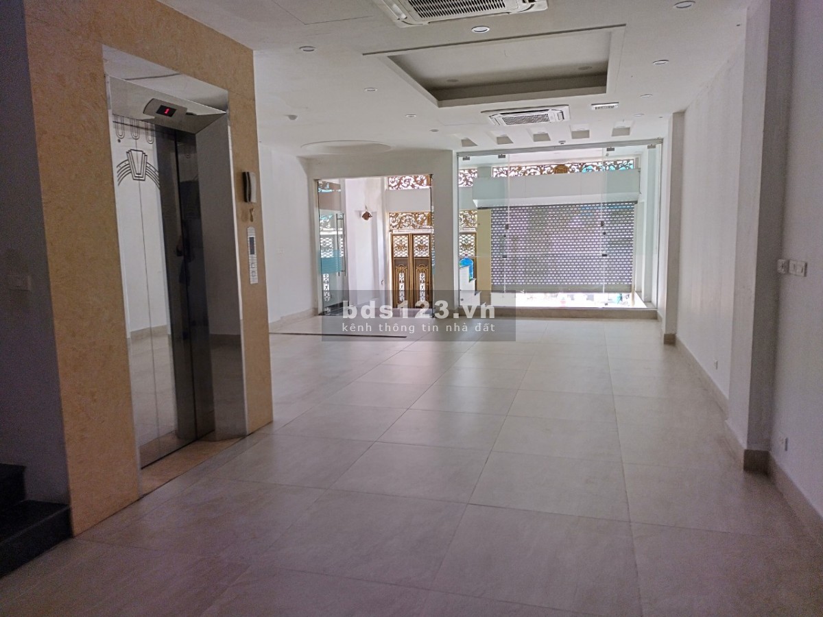 Cho thuê nhà 90m2 x 5 tầng 1 hầm ở Việt Hưng, Oto đỗ cửa, mọi mô hình