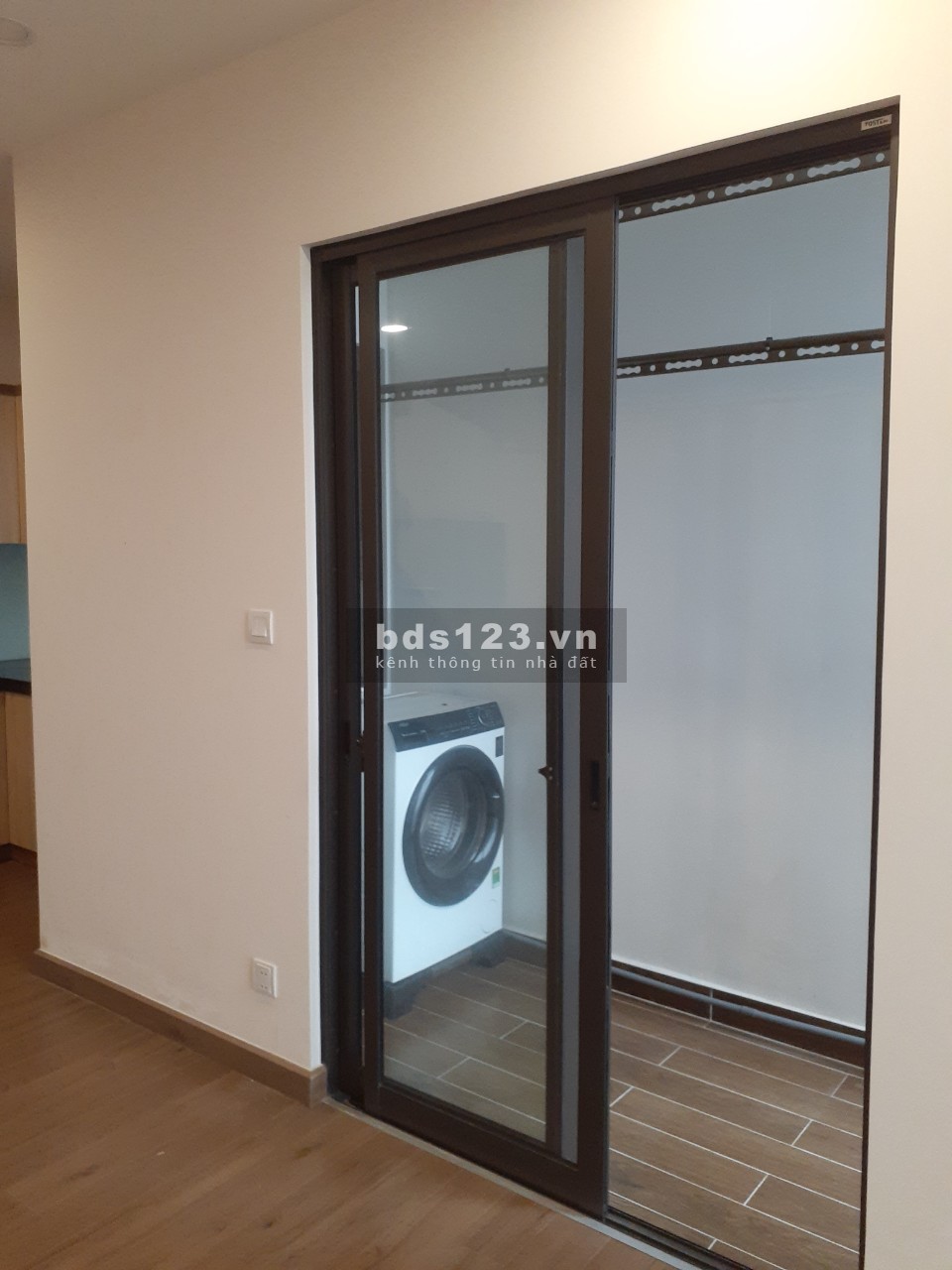Chính chủ cho thuê chung cư 2 phòng ngủ 2WC Sky Oasis Ecopark đầy đủ nội thất giá 8.5tr/tháng