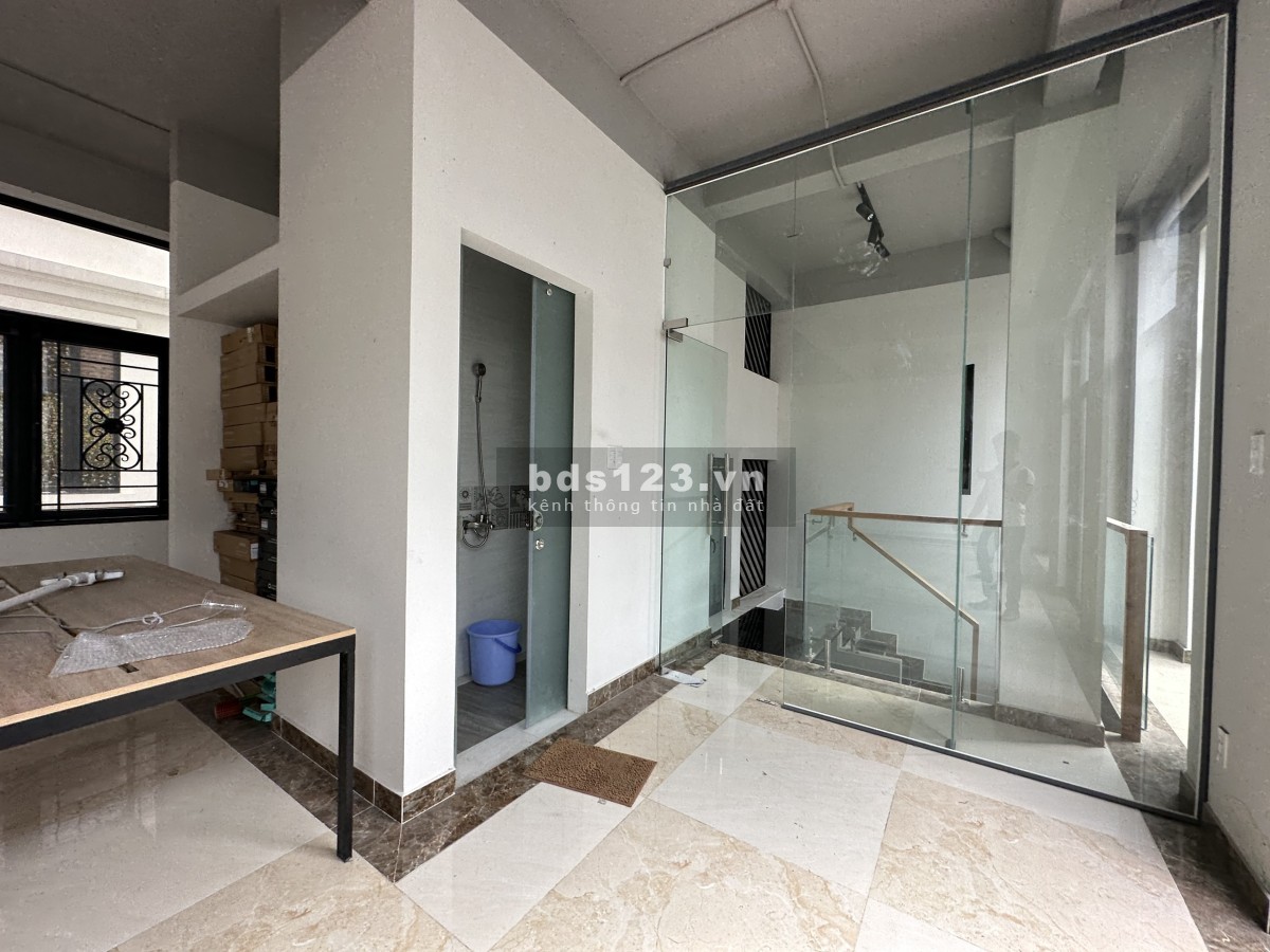Hoàn thiện nhà liền kề cho thuê tầng 1,2,3,4,5 làm văn phòng vị trí đẹp, trung tâm trong Vinhomes