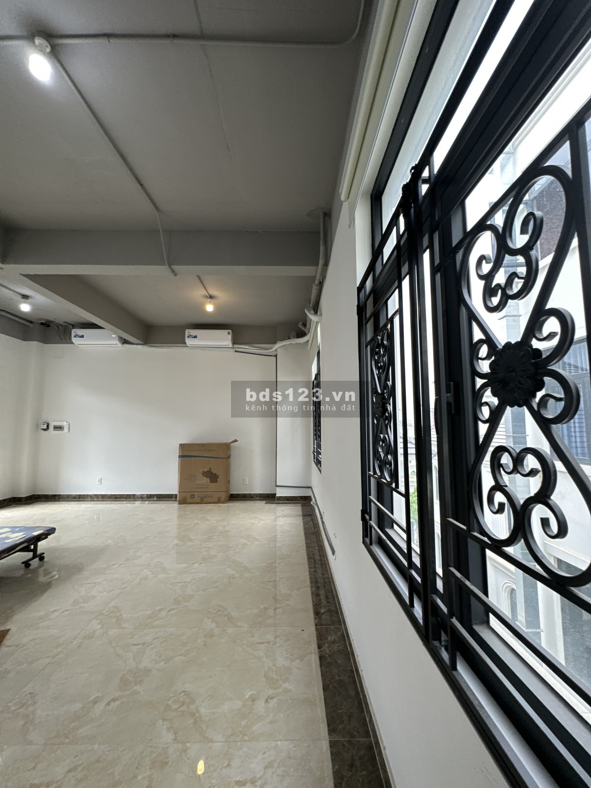 Hoàn thiện nhà liền kề cho thuê tầng 1,2,3,4,5 làm văn phòng vị trí đẹp, trung tâm trong Vinhomes