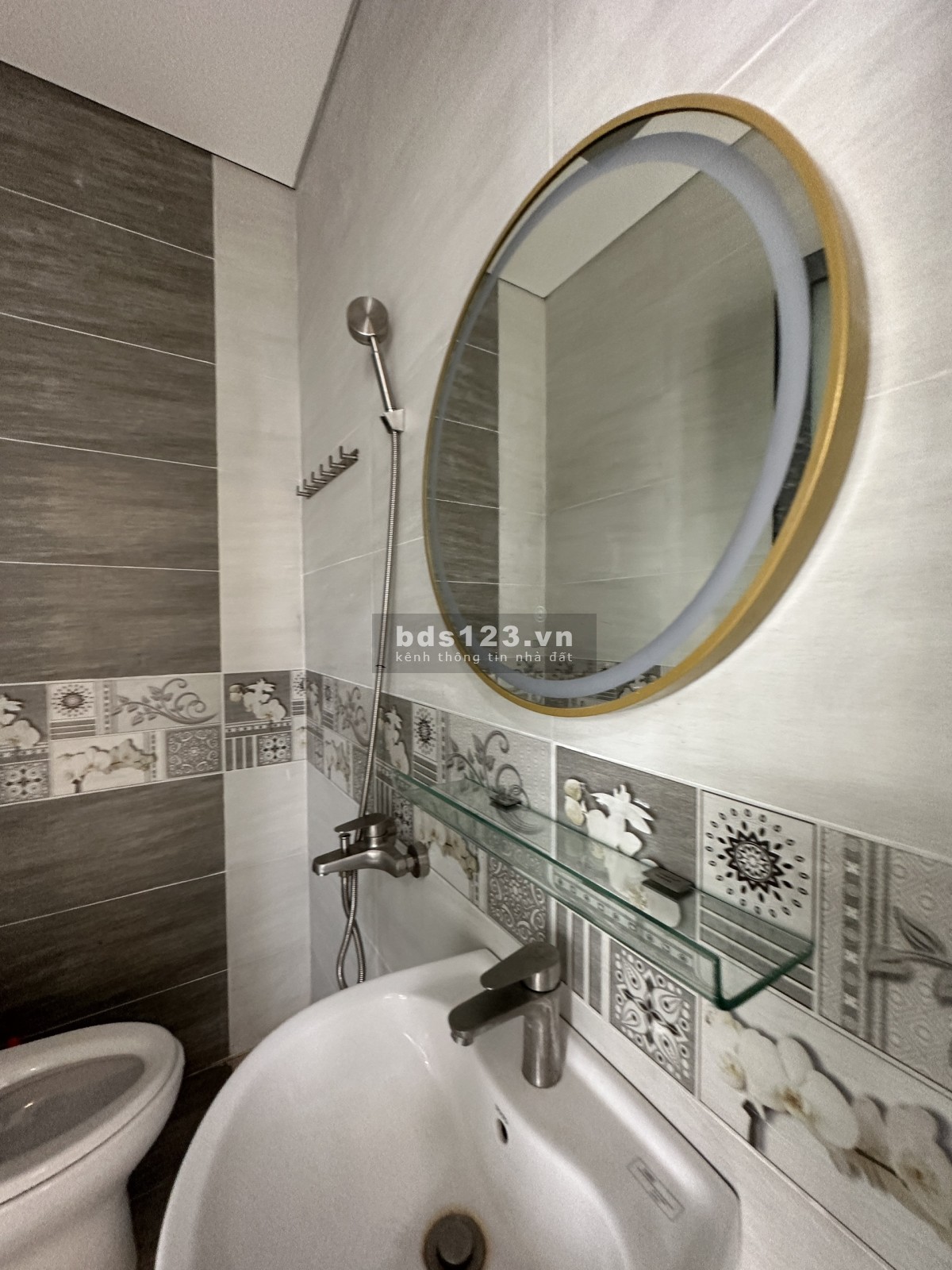 Hoàn thiện nhà liền kề cho thuê tầng 1,2,3,4,5 làm văn phòng vị trí đẹp, trung tâm trong Vinhomes