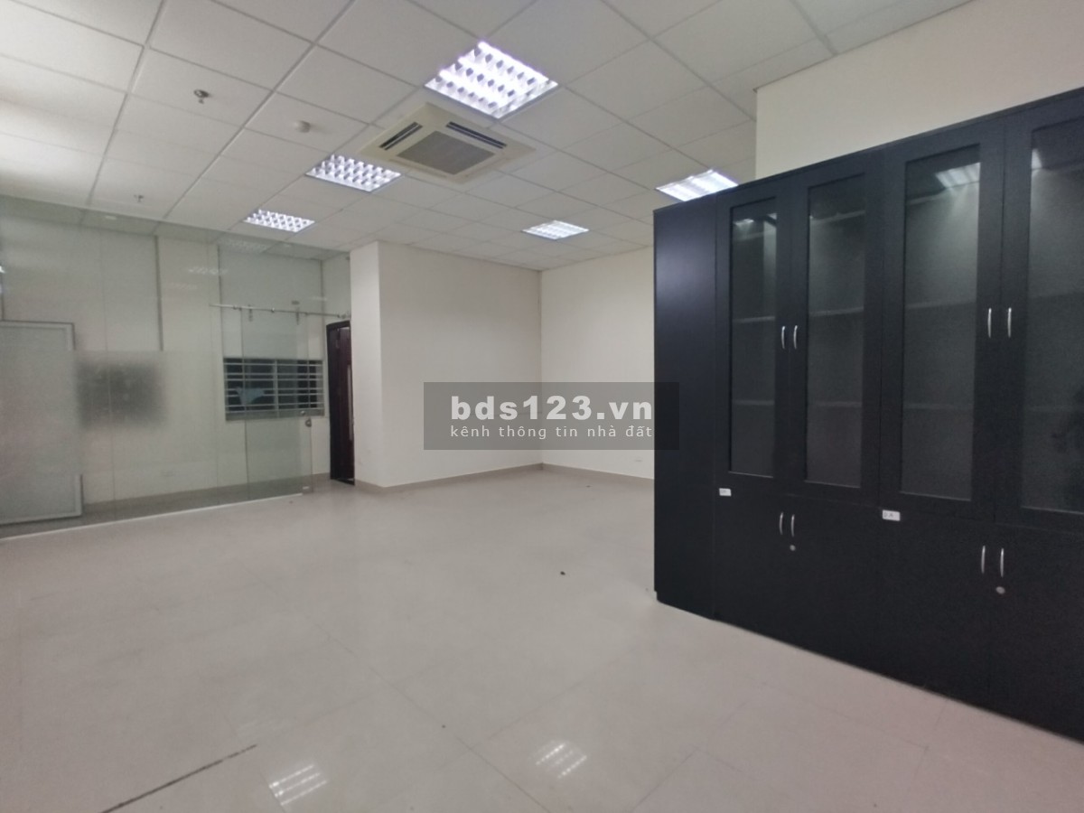 Cho thuê mặt bằng tầng 1 làm văn phòng, spa, các lĩnh vực, 50m2 Ngã 3 Đội Cấn