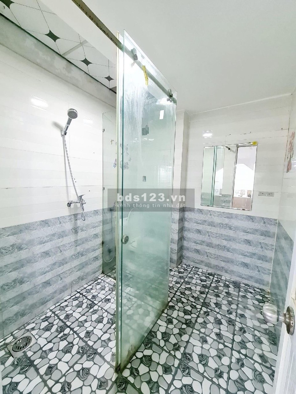 Bán nhà đẹp Tôn Đản - Nhỉnh 2 tỷ chút xíu