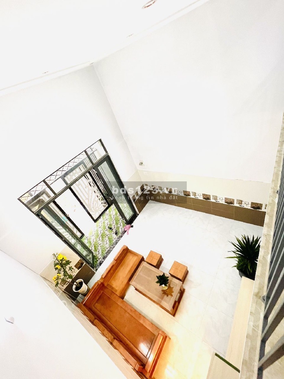 Bán nhà đẹp Tôn Đản - Nhỉnh 2 tỷ chút xíu