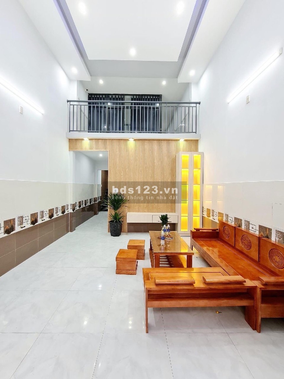 Bán nhà đẹp Tôn Đản - Nhỉnh 2 tỷ chút xíu