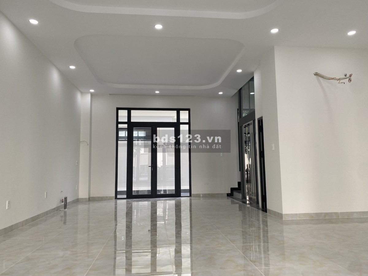 126m2 vị trí đẹp trong Vinhomes gần công viên, chợ đêm, trường Vinschool tiện kinh doanh, văn phòng
