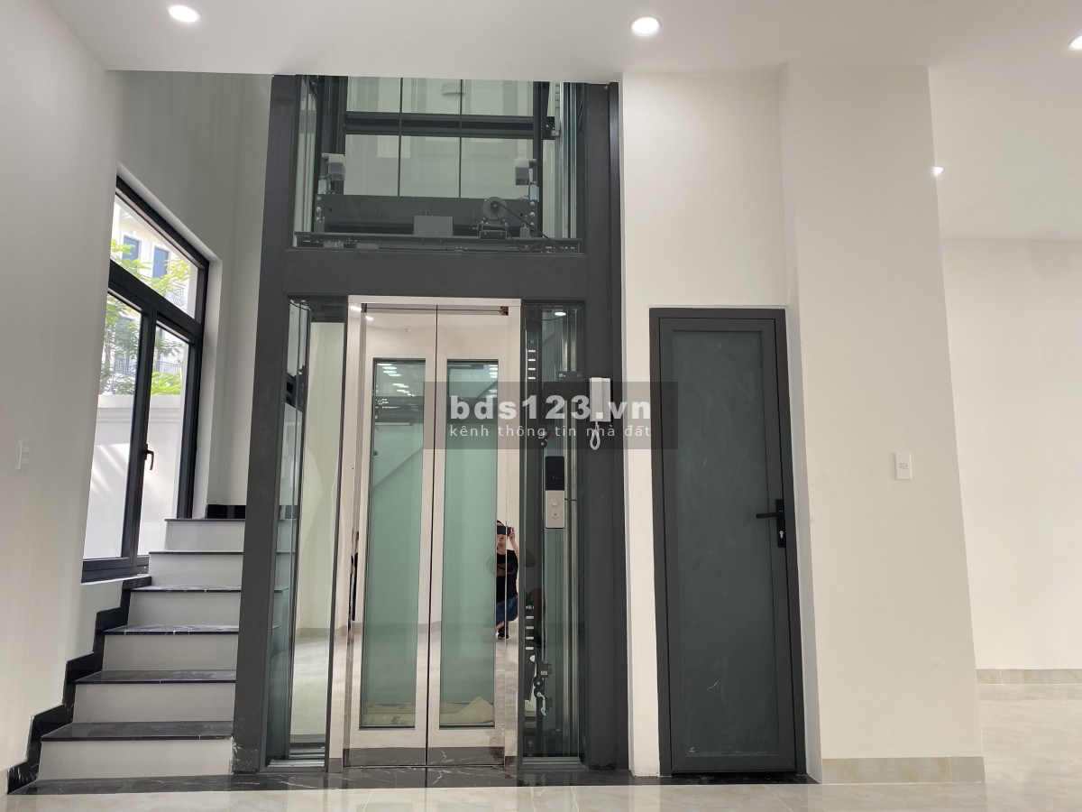 126m2 vị trí đẹp trong Vinhomes gần công viên, chợ đêm, trường Vinschool tiện kinh doanh, văn phòng