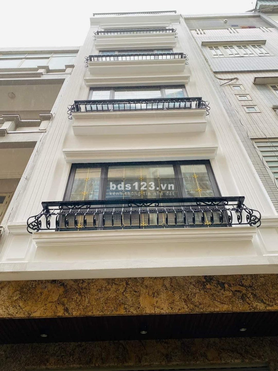 Cần bán nhà mặt ngõ 40 Tạ Quang Bửu, dt 39/42 m2, mt 3.4mx5 tầng, vị trí đắc địa