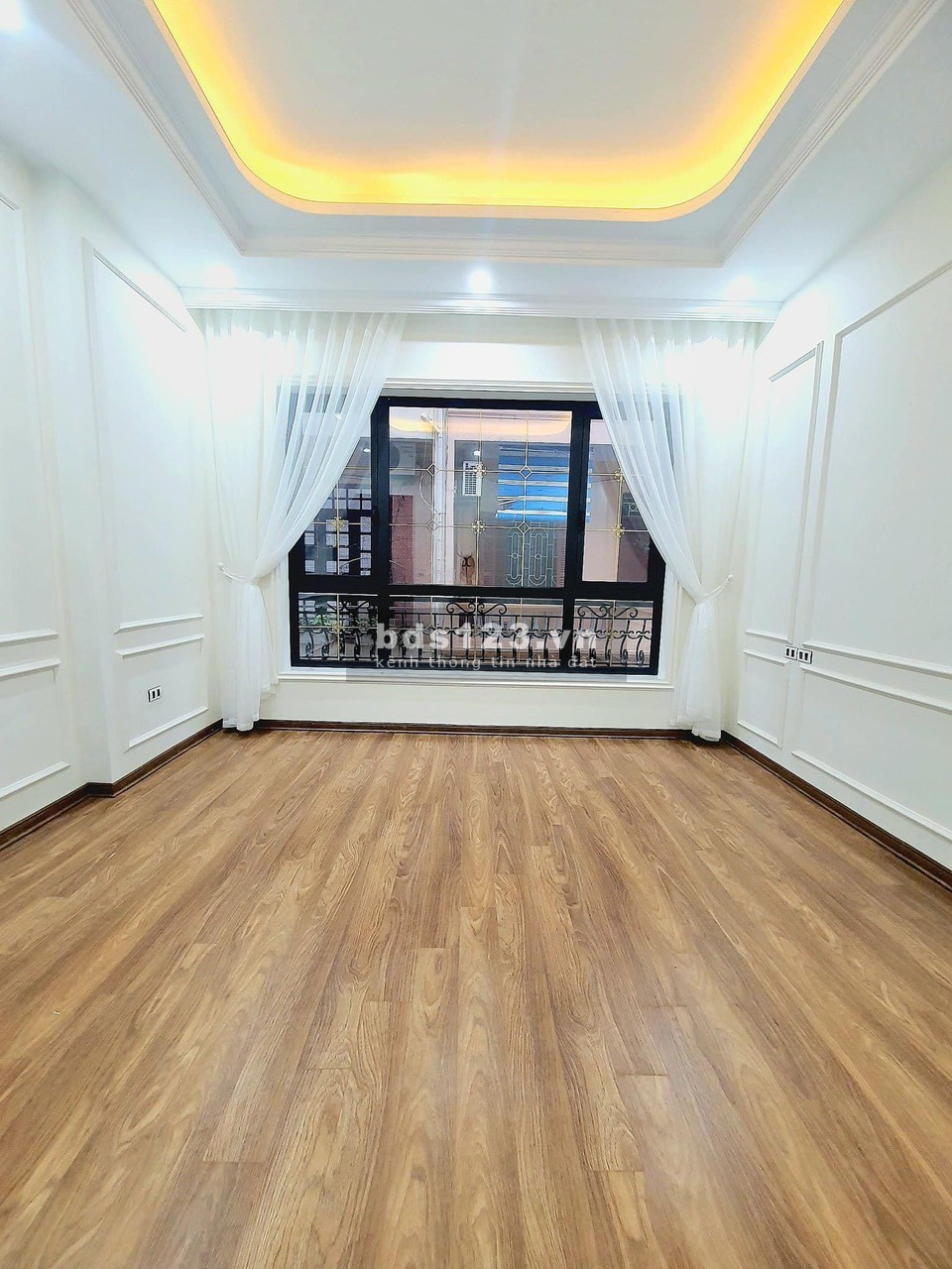 Cần bán nhà mặt ngõ 40 Tạ Quang Bửu, dt 39/42 m2, mt 3.4mx5 tầng, vị trí đắc địa