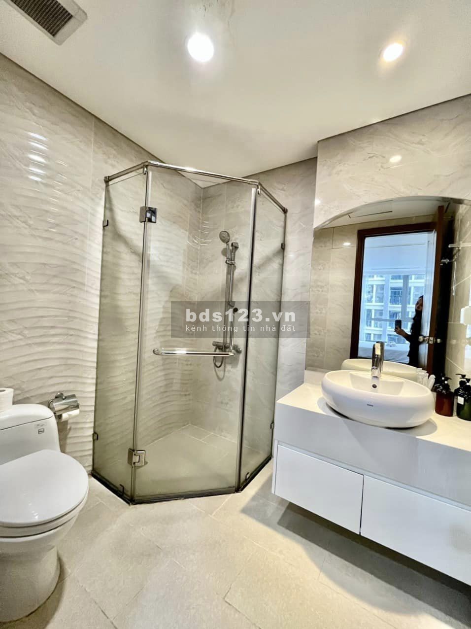 Cho thuê căn hộ chính chủ full nội thất view đẹp Vinhome Central Park , Q2 , Q4 ...