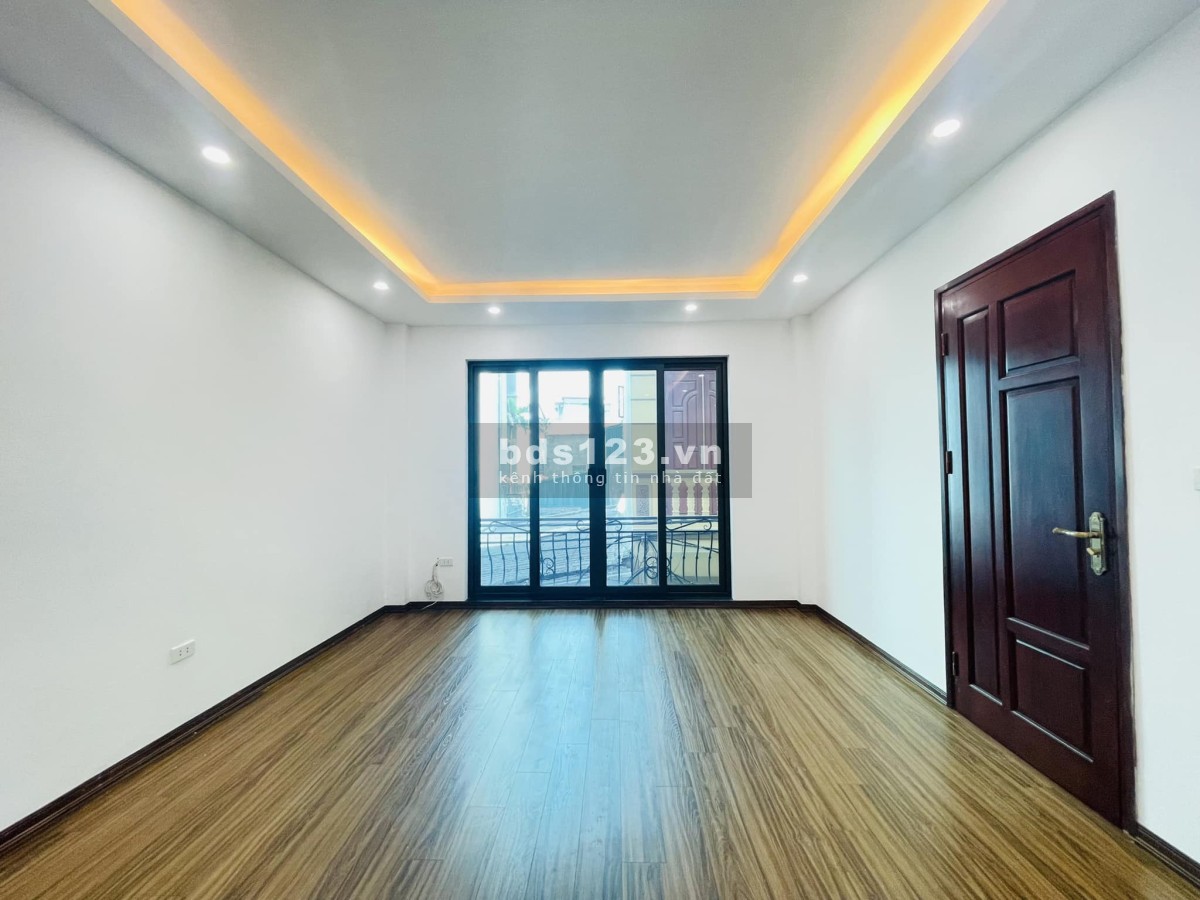 Bán nhà riêng lô góc, nhà mới, ở ngay - Gần phố, mặt tiền rộng, cực thoáng