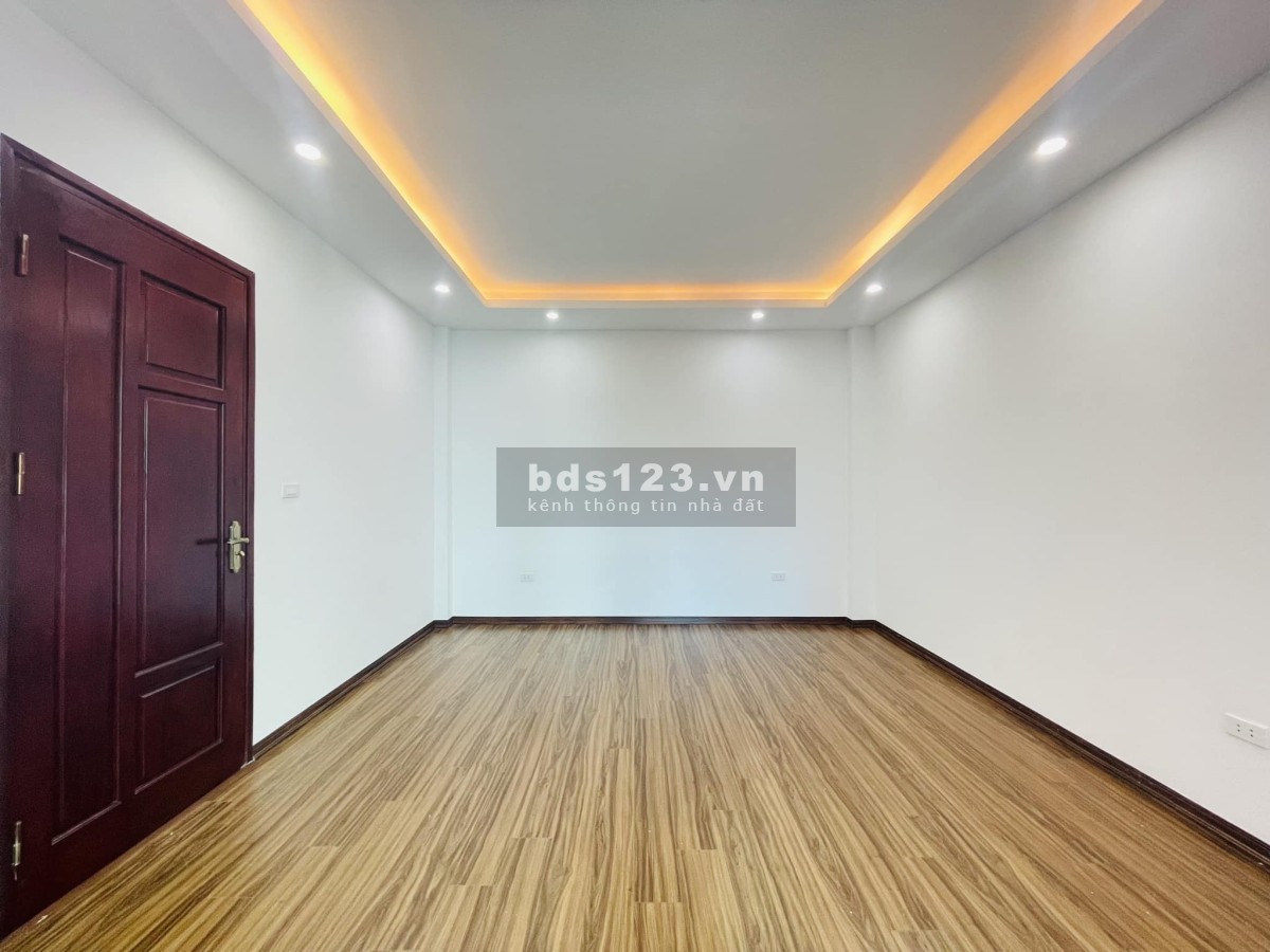 Bán nhà riêng lô góc, nhà mới, ở ngay - Gần phố, mặt tiền rộng, cực thoáng
