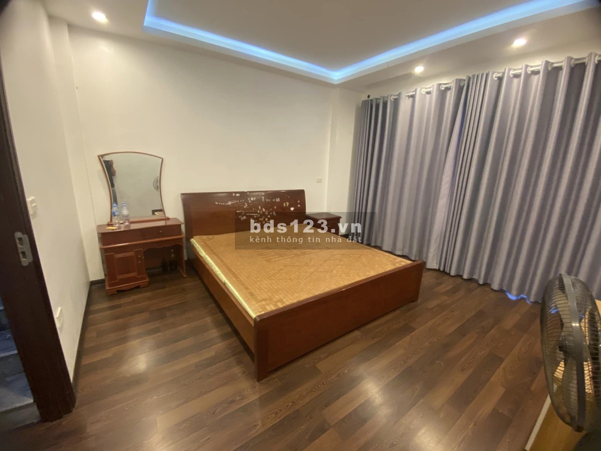 Bán nhà đẹp Nguyễn Khoái - Phân lô - Ô tô vào nhà - Ngõ thông - Sổ đẹp