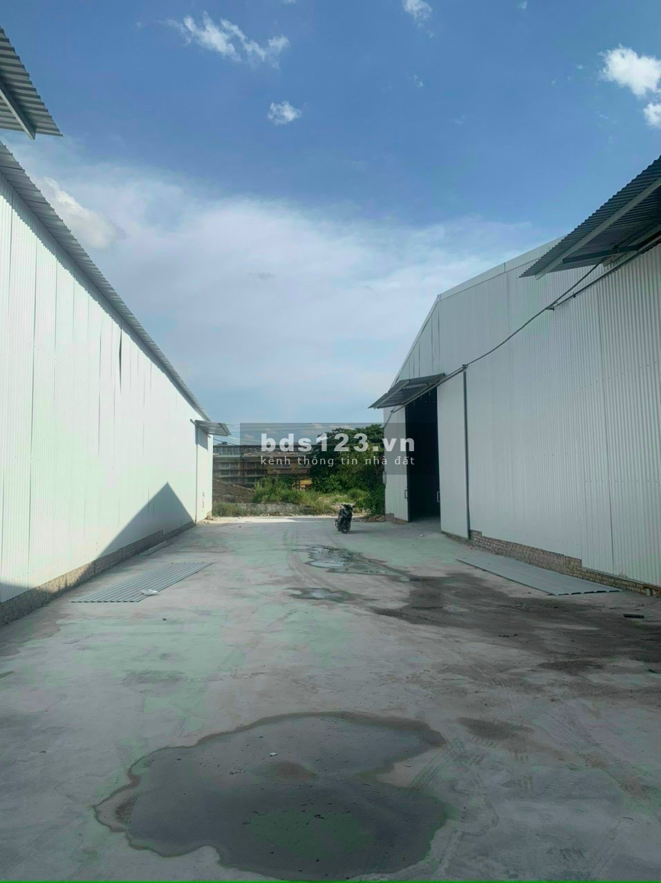 Cho thuê kho xưởng 300-350m2 khu vực Bắc Từ Liêm Hà Nội.