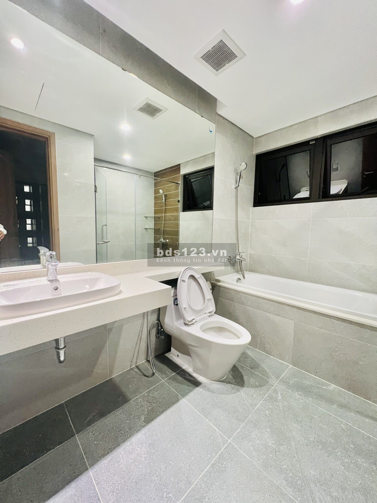Cho thuê chung cư 3 phòng ngủ Sky Oasis Ecopark nội thất cao cấp 5 sao cho thuê lâu dài 15tr/tháng