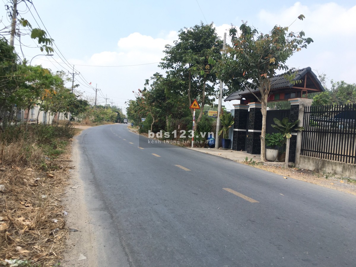 Chính chủ gửi bán lô đất 5x20 sổ sẵn, thổ cư, gần chợ Phú Hòa Đông, Củ Chi.