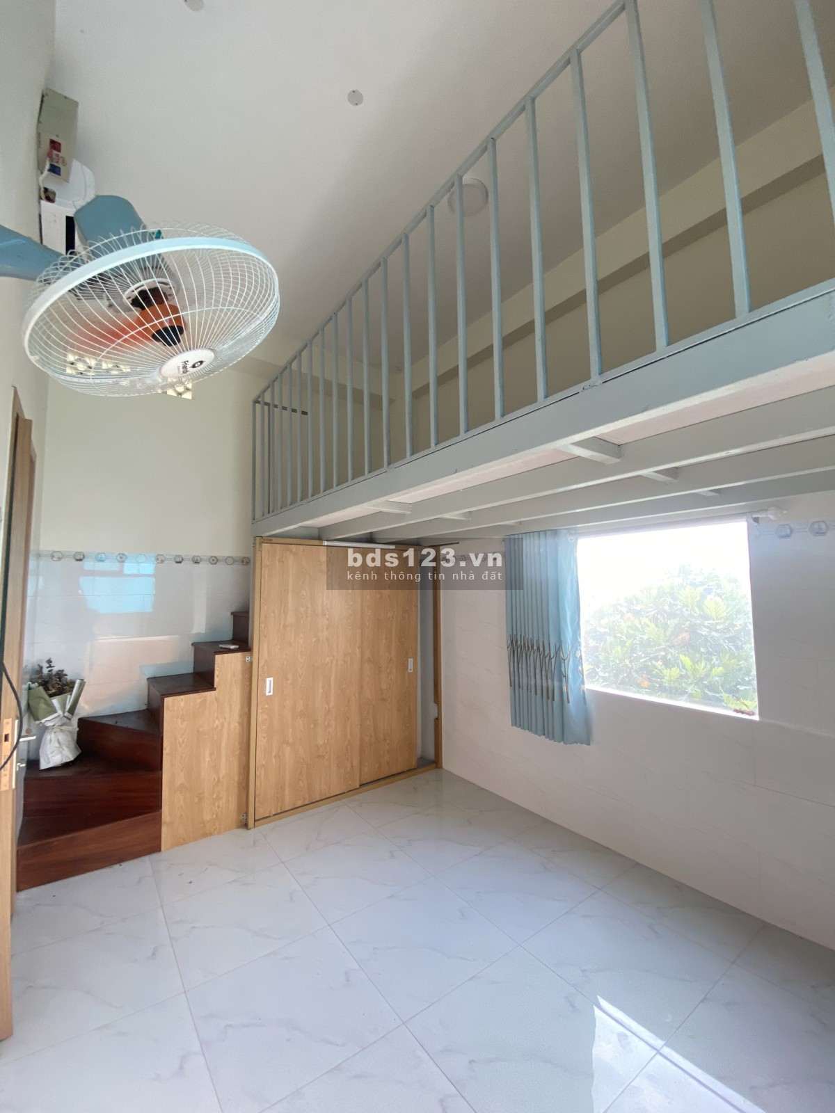 Cho thuê phòng trọ có gác cao, nội thất, cửa sổ thoáng mát gần CVPM Quang Trung, FPT, CĐ Viễn Đông