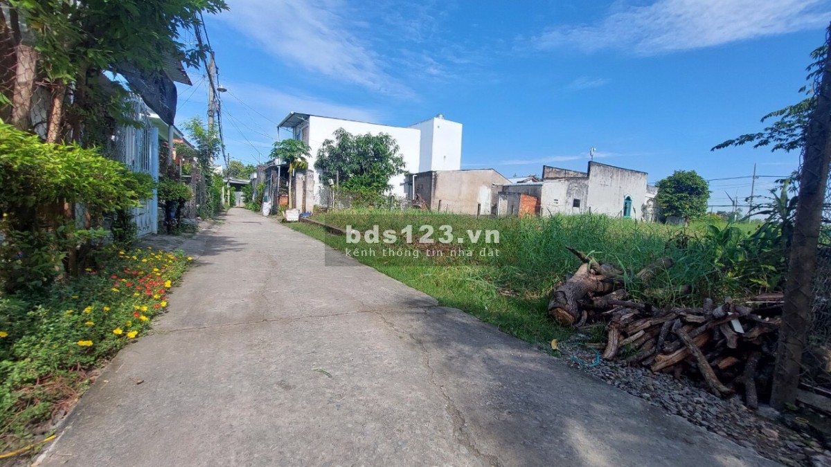 Bán gấp 2 lô đất Qui Đức - Bình Chánh sổ sẵn 7x17m thổ cư 100%, mua bán ngay.