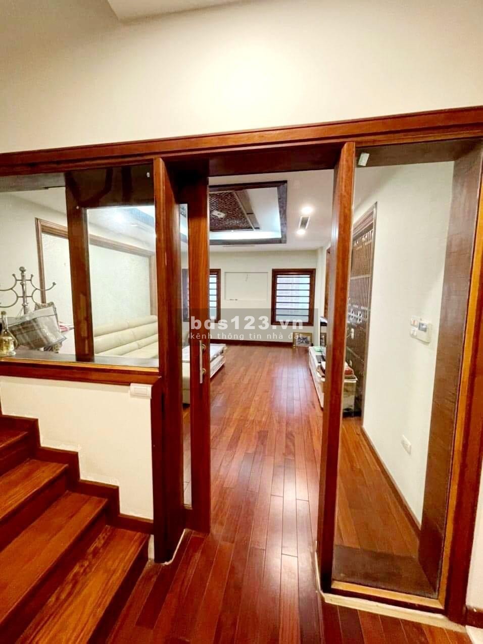 Bán nhà Văn Phú, Hà Đông: 90m2, Thang máy nhập khẩu, vị trí cực đẹp, kinh doanh đỉnh.