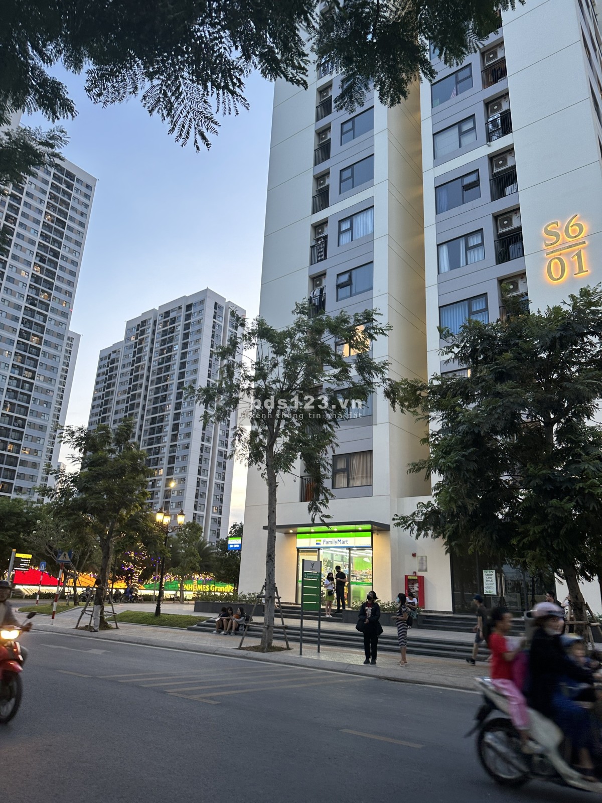 Cho thuê mặt bằng Shophouse CC Vinhomes, mặt sảnh, trục đường lớn, vị trí chung tâm 71 tòa chung cư
