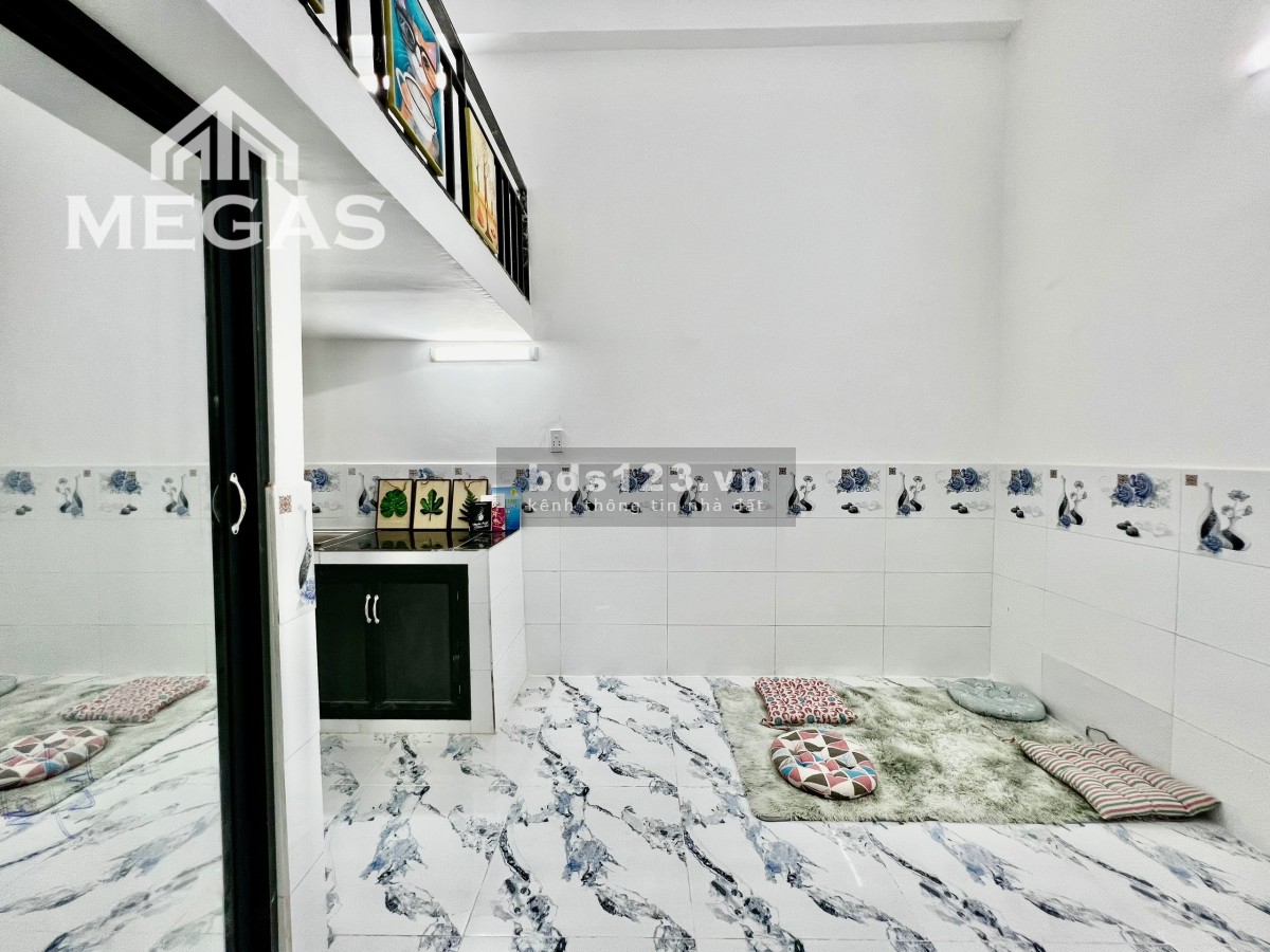 Cho thuê phòng trọ DUPLEX 30M2 gác cao 1m8 giá rẻ đường Hương Lộ 2 ngay gần ngã tư Bốn Xã