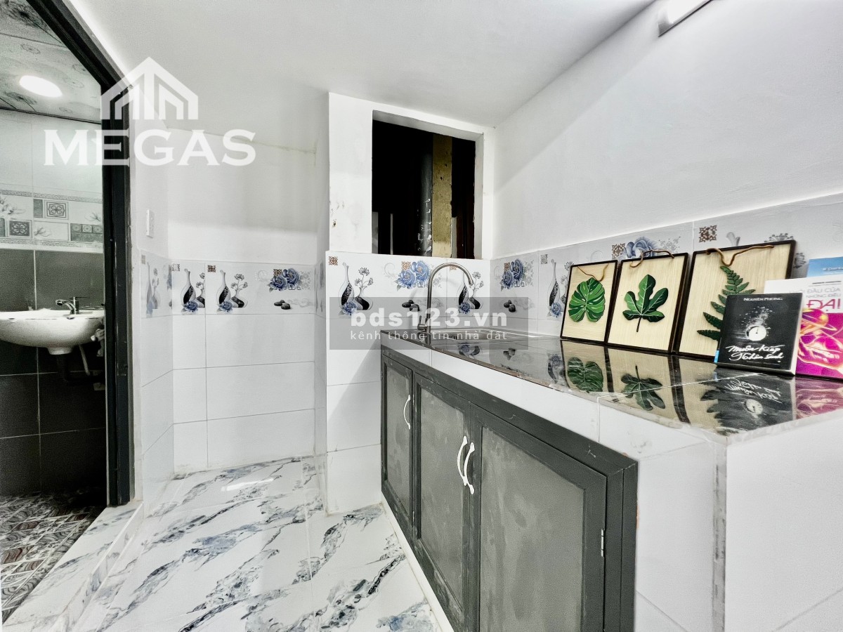 Cho thuê phòng trọ DUPLEX 30M2 gác cao 1m8 giá rẻ đường Hương Lộ 2 ngay gần ngã tư Bốn Xã