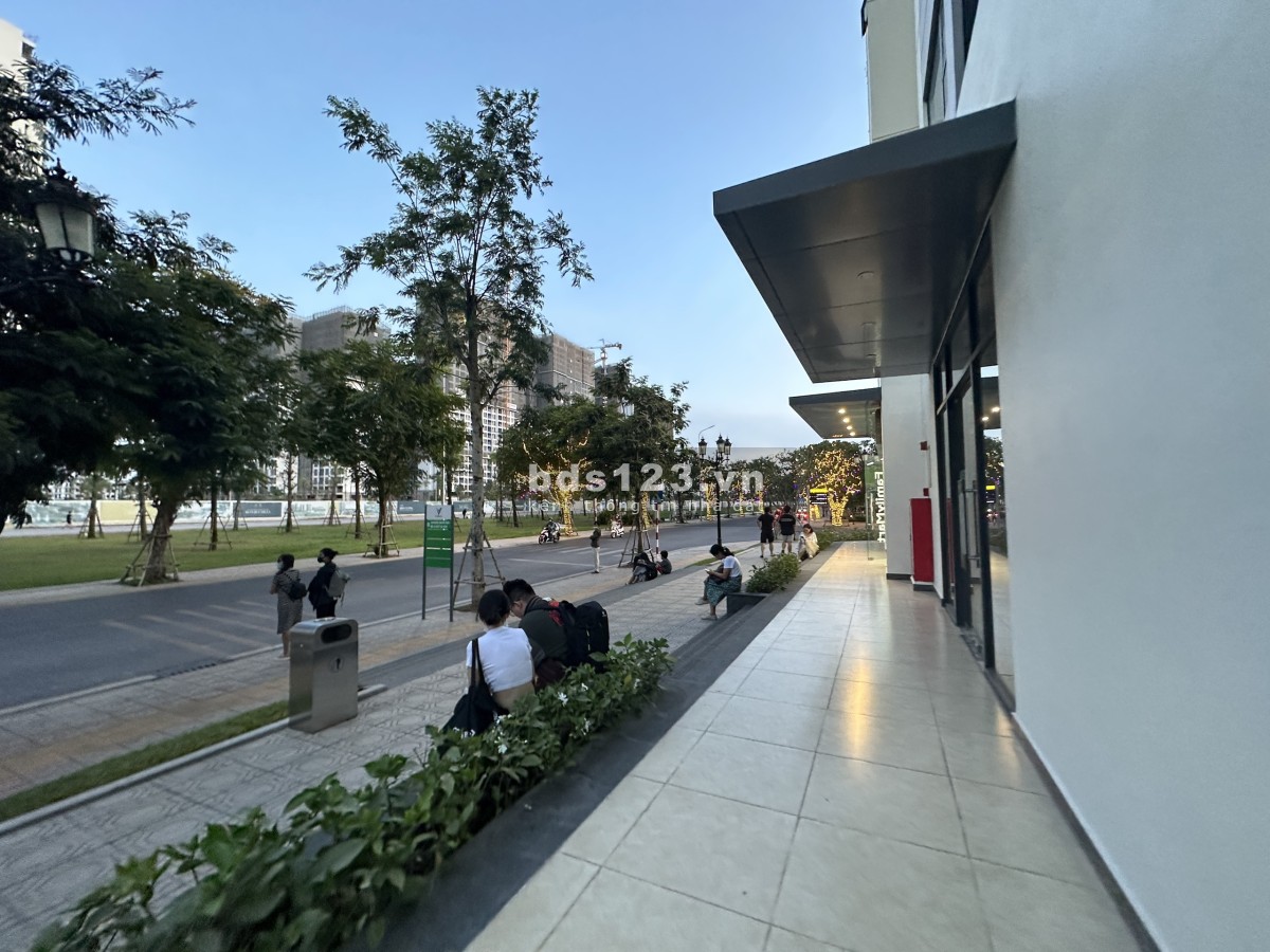 Cho thuê mặt bằng Shophouse CC Vinhomes, mặt sảnh, trục đường lớn, vị trí chung tâm 71 tòa chung cư