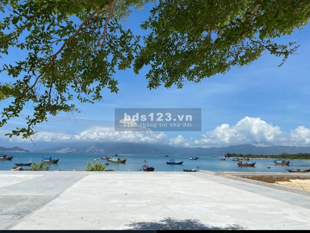 Chính chủ cần bán lô đất đặc biệt tại Vân Phong, Khánh Hòa .