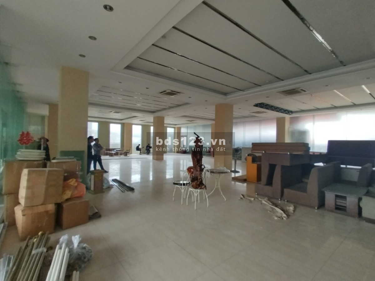 Cho thuê mặt bằng lô góc ngã 3 vị trí đẹp 450m2. Phù hợp làm nhà hàng, siêu thị