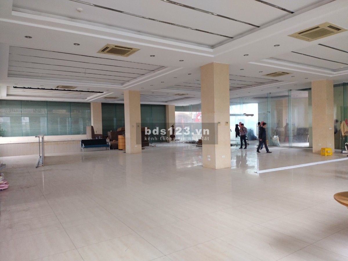 Cho thuê mặt bằng lô góc ngã 3 vị trí đẹp 450m2. Phù hợp làm nhà hàng, siêu thị