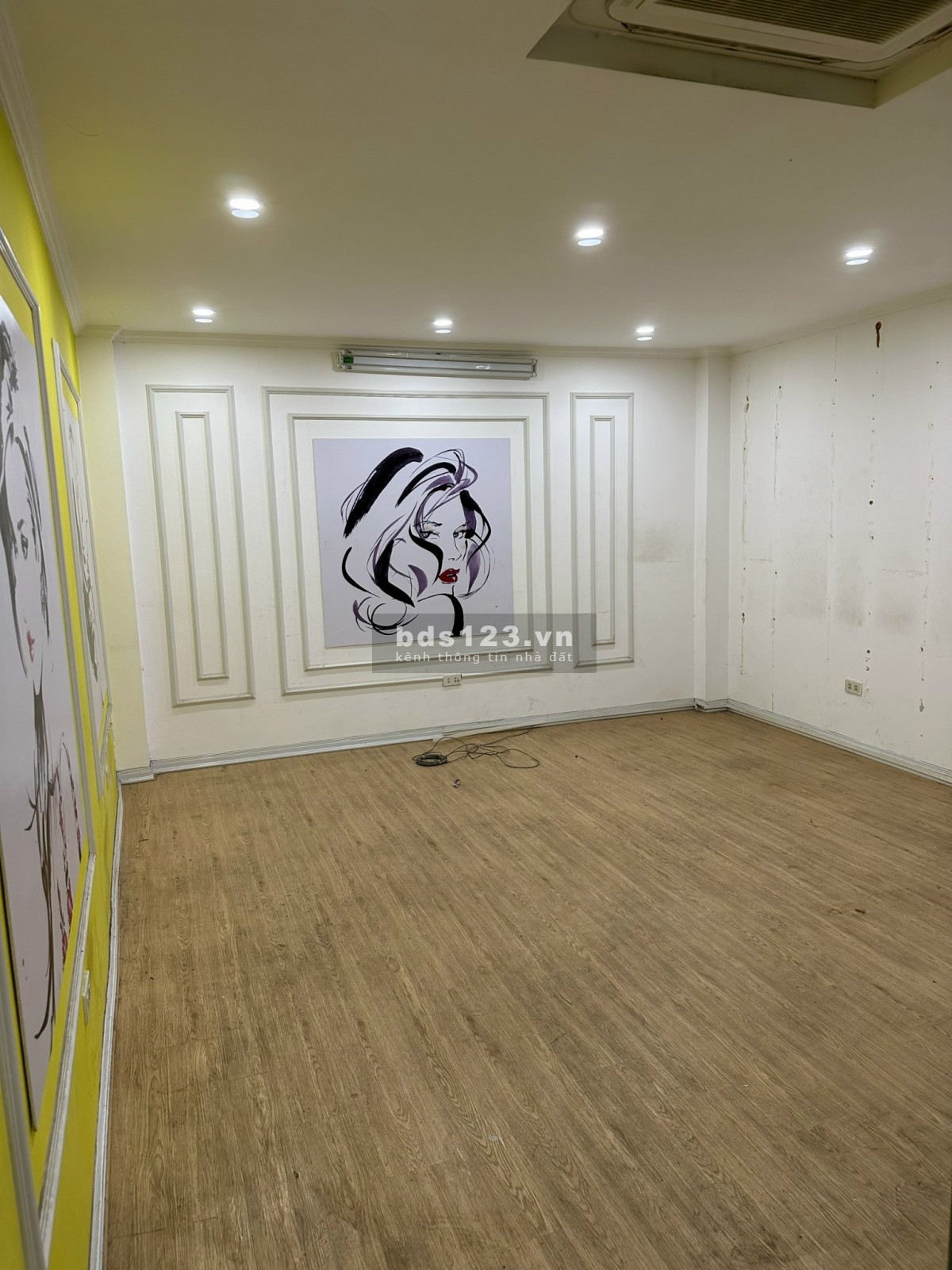 Cho thuê nhà mặt phố Mai Hắc Đế. 60m2 x 8 tầng 1 tum. Nhà sơn sửa đẹp.