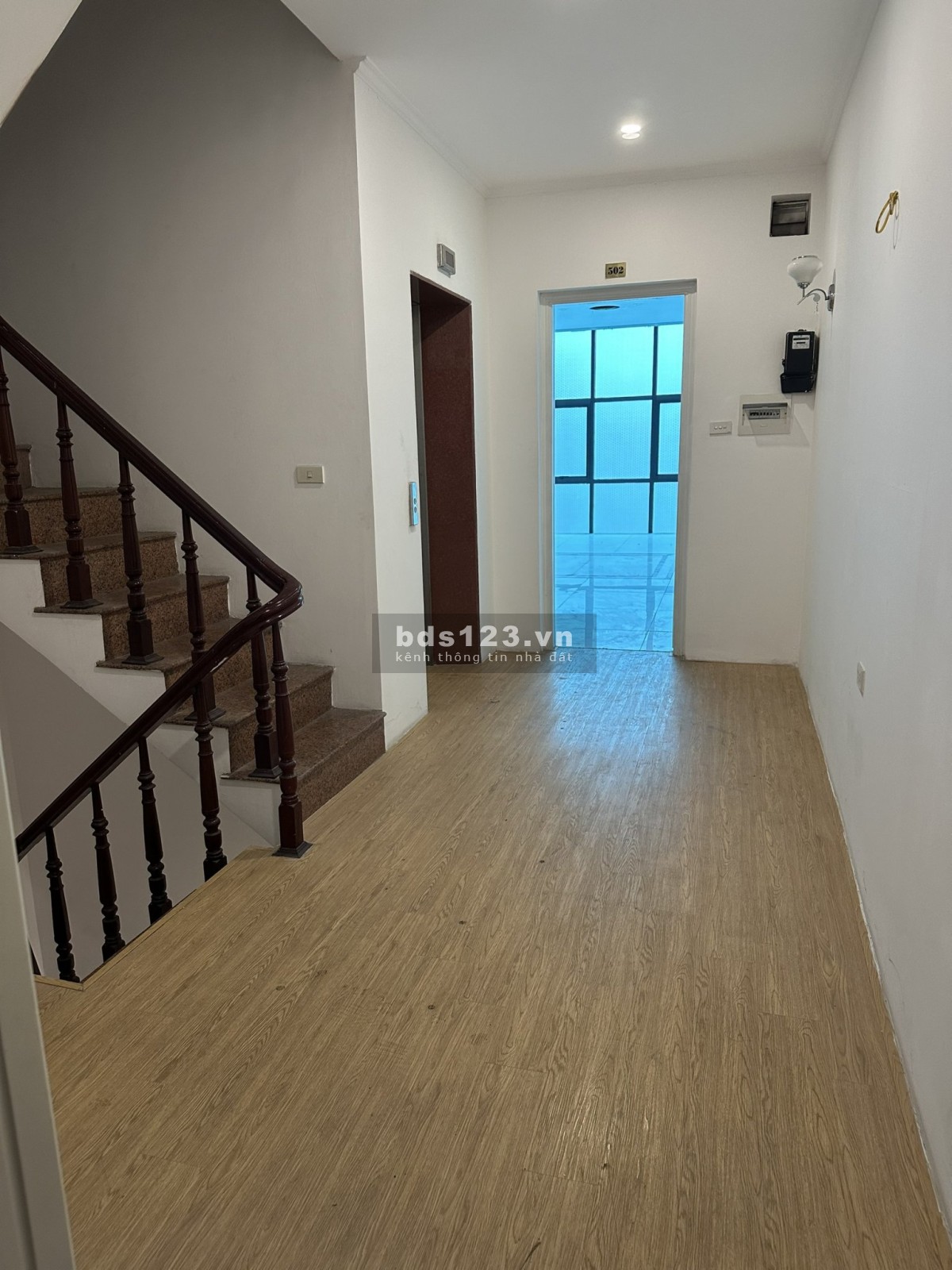 Cho thuê nhà mặt phố Mai Hắc Đế. 60m2 x 8 tầng 1 tum. Nhà sơn sửa đẹp.