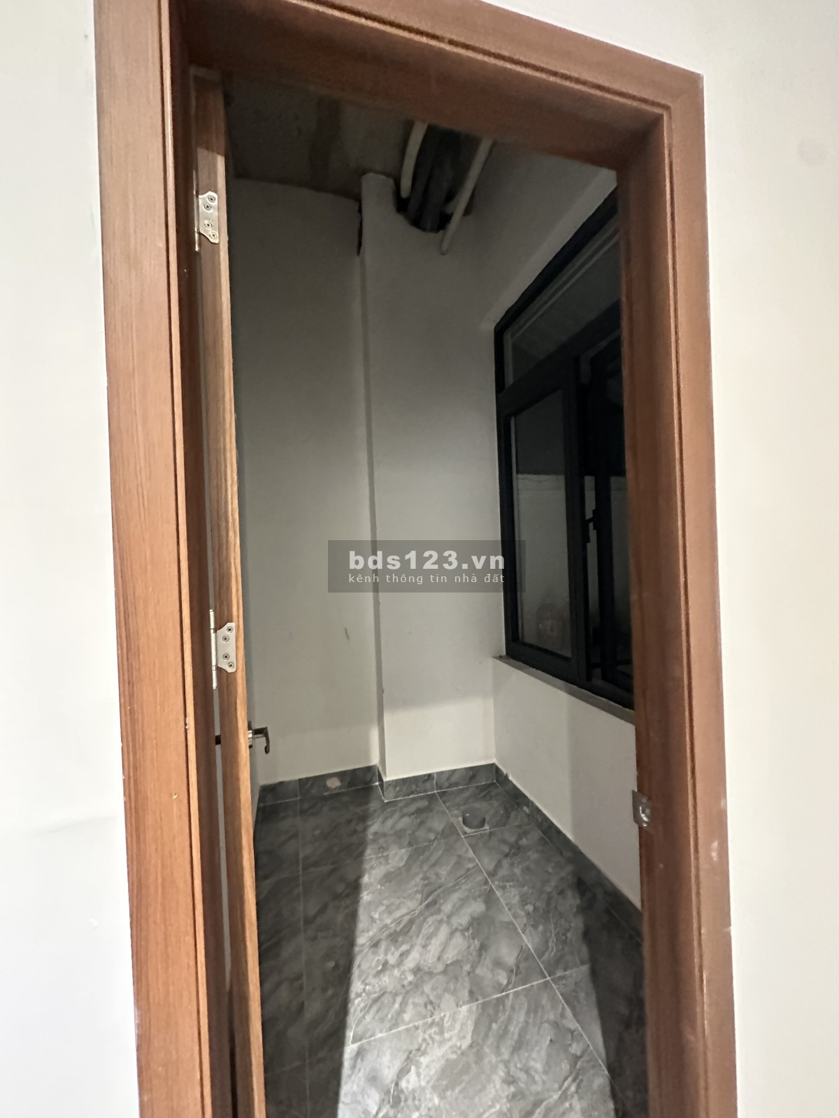 Cho thuê mặt bằng nhà phố hoàn thiện 162m2, trục đường chính của vinhomes phù hợp kinh doanh