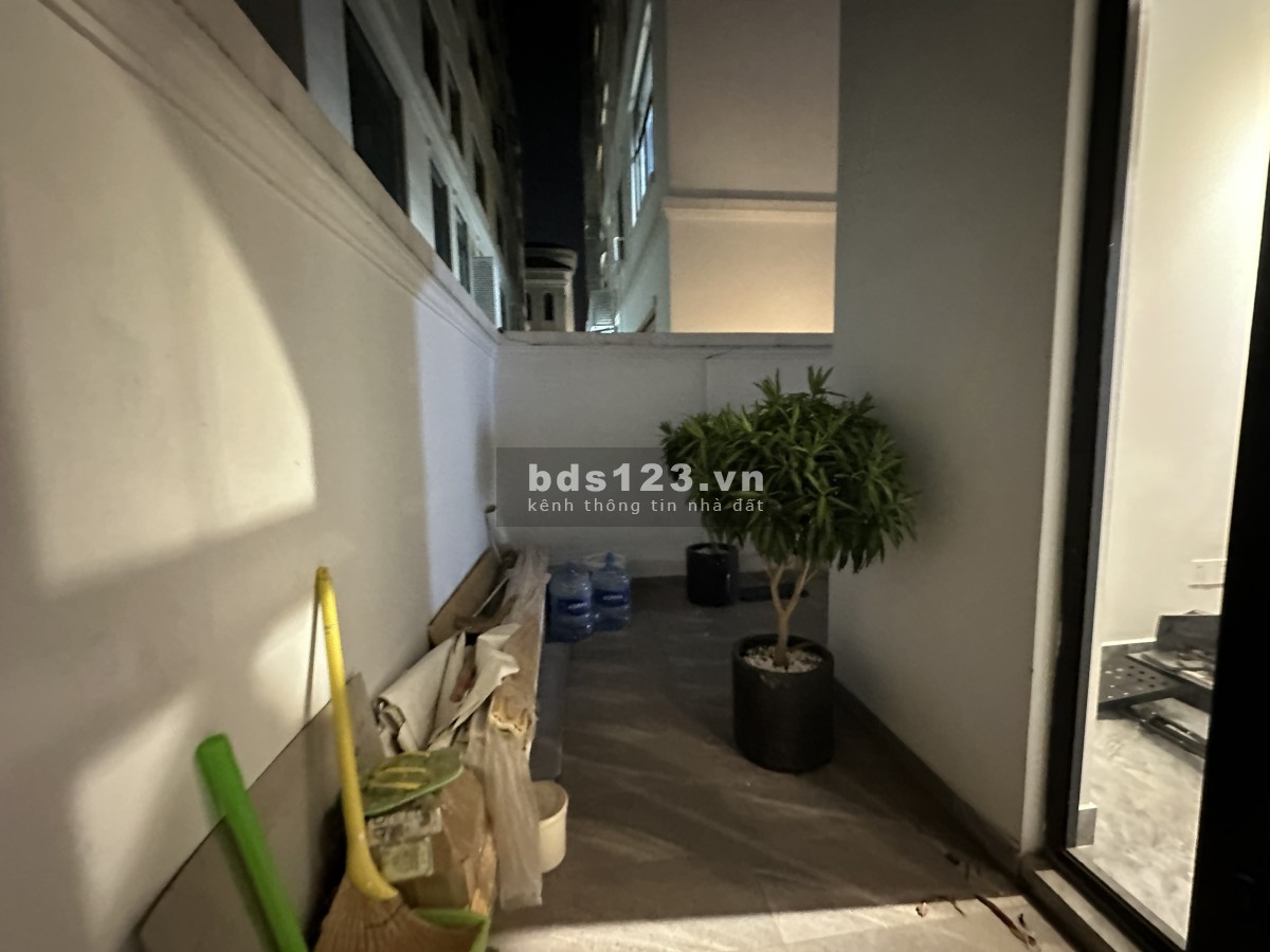 Cho thuê mặt bằng nhà phố hoàn thiện 162m2, trục đường chính của vinhomes phù hợp kinh doanh