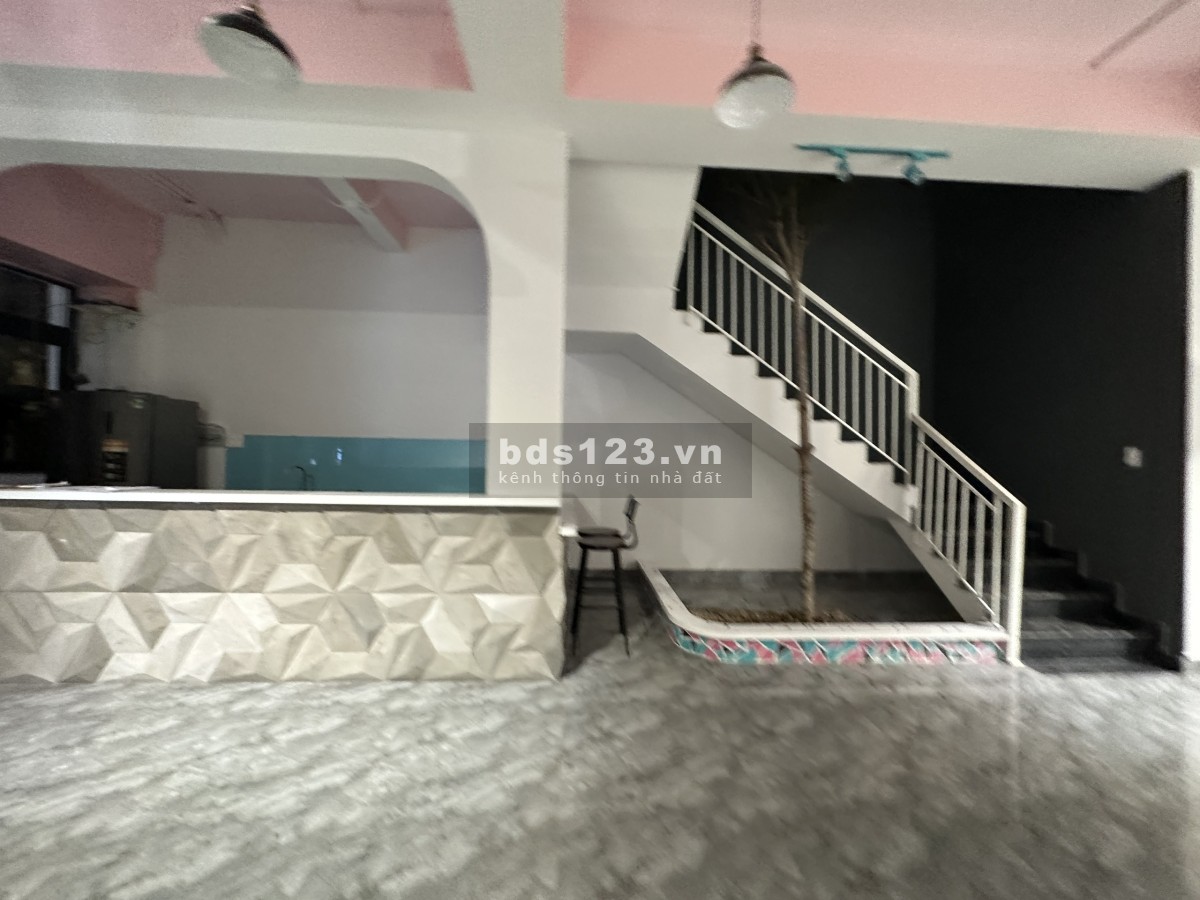 Cho thuê mặt bằng nhà phố hoàn thiện 162m2, trục đường chính của vinhomes phù hợp kinh doanh