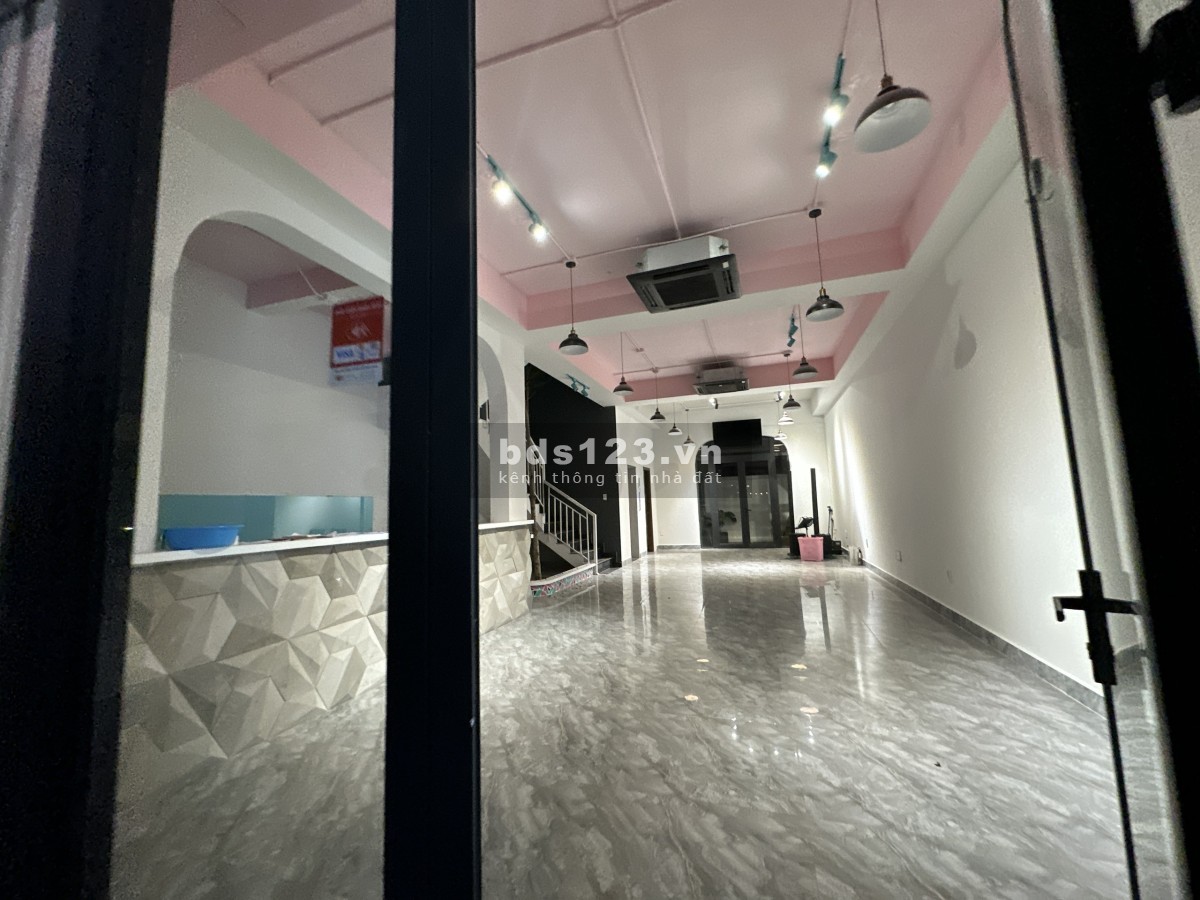 Cho thuê mặt bằng nhà phố hoàn thiện 162m2, trục đường chính của vinhomes phù hợp kinh doanh