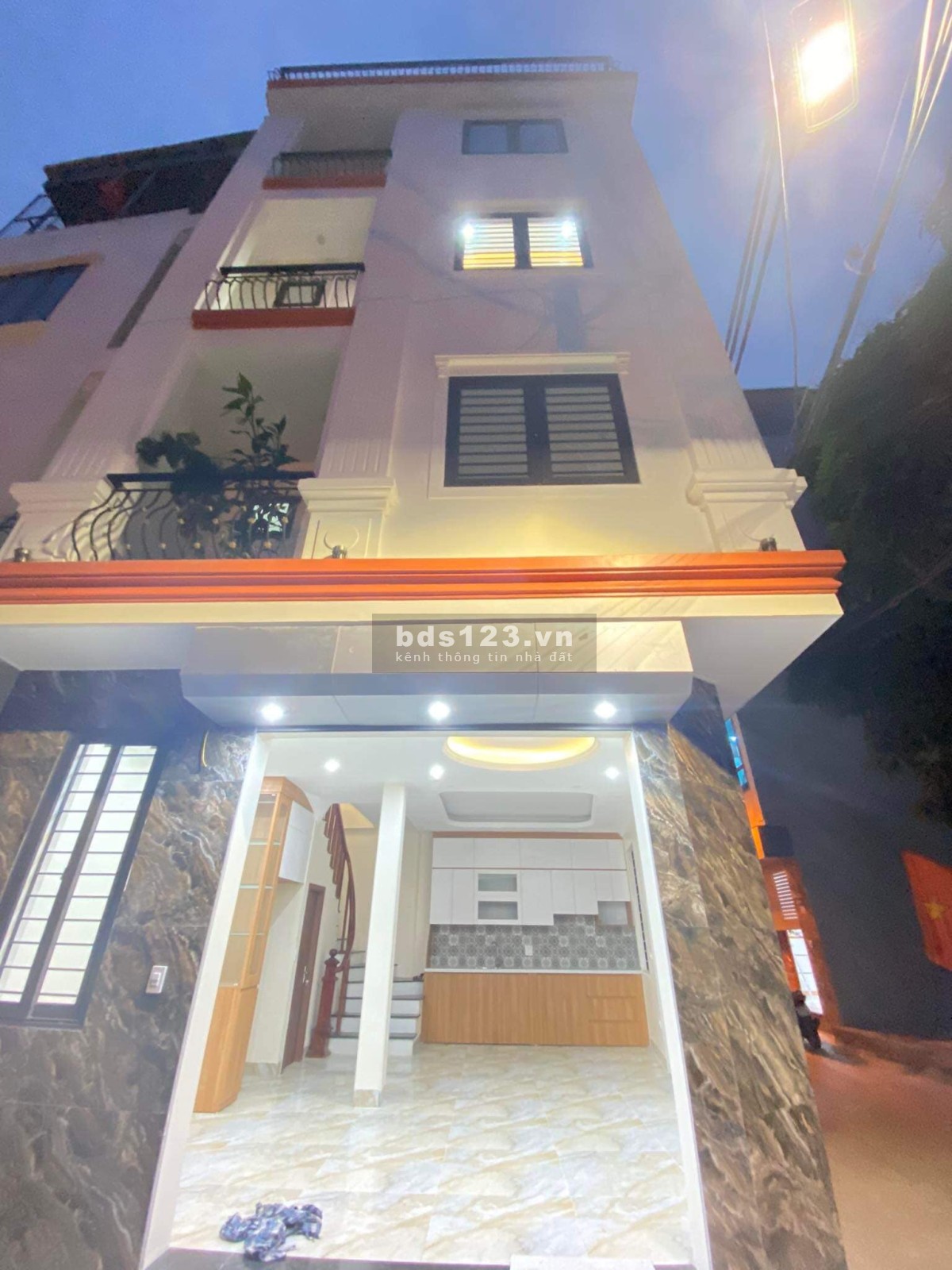 Hiếm! Bán nhà Xuân Phương,Tu Hoàng 46m2x5T, lô góc, oto đỗ cửa, kinh doanh đỉnh, mới tinh 4,95 tỷ