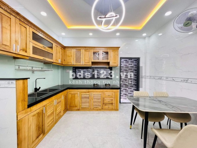 Bán nhà riêng HXH 8m, CMT8 Phường 13 Quận 10. Gần CLB Lan Anh.