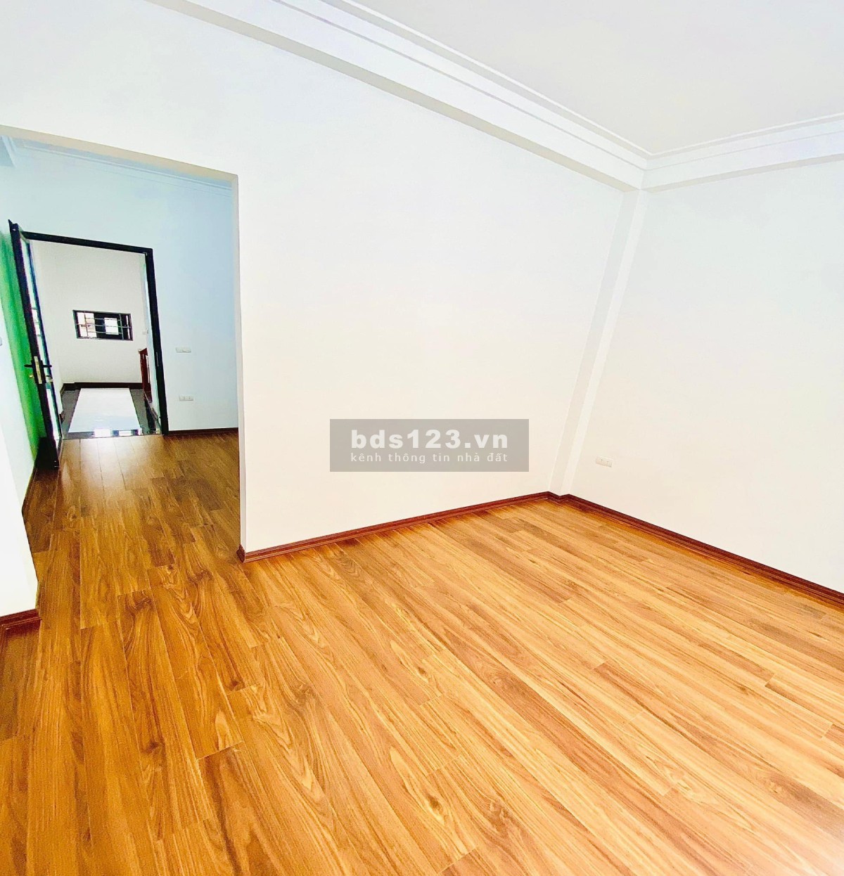Bán nhà Ngọc Thủy - Long Biên - Cạnh Hồ - 43m2 - 5 tầng - giá 3tỷ5