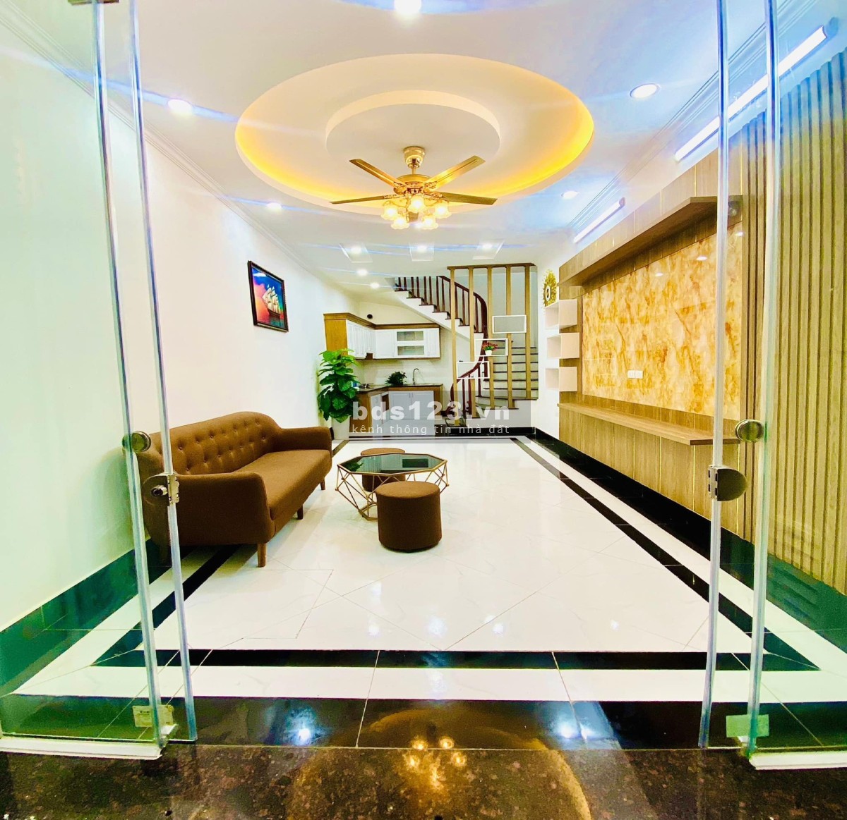 Bán nhà Ngọc Thủy - Long Biên - Cạnh Hồ - 43m2 - 5 tầng - giá 3tỷ5