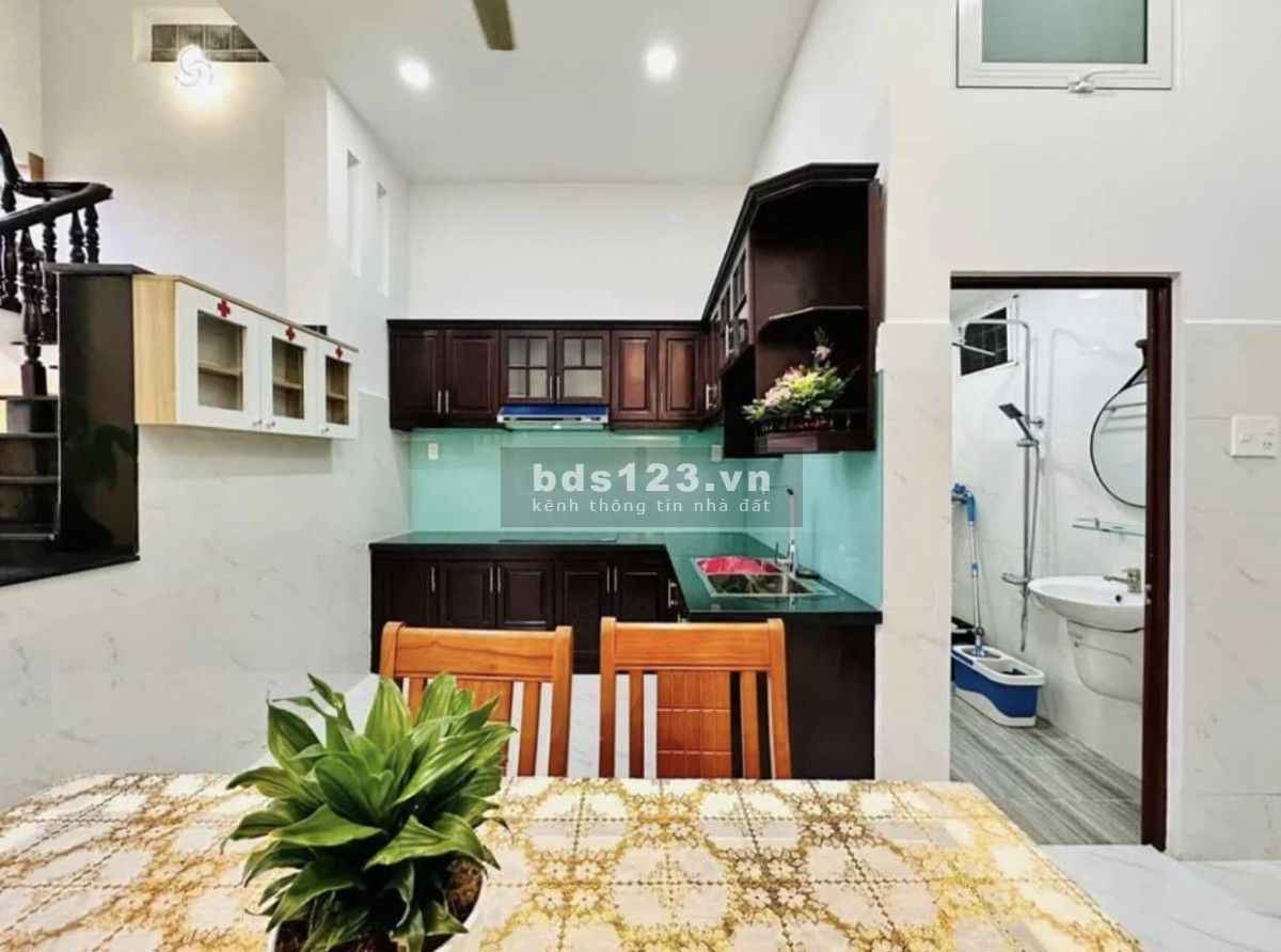 Bán nhà mặt tiền, dt cộng nhận 63m2,4,6x 15 quận Gò Vấp, 8.x tỷ, ở hoặc kinh doanh rất tốt