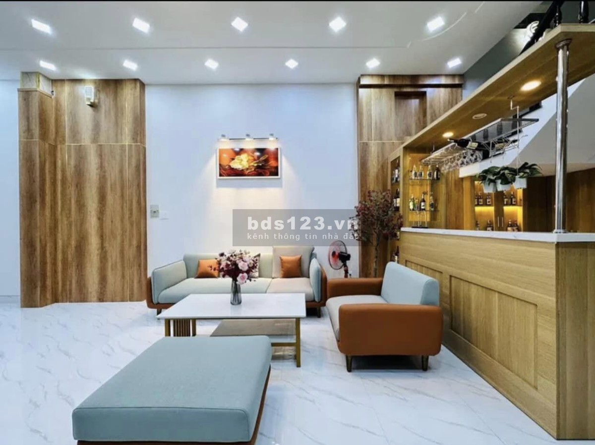 Bán nhà mặt tiền, dt cộng nhận 63m2,4,6x 15 quận Gò Vấp, 8.x tỷ, ở hoặc kinh doanh rất tốt
