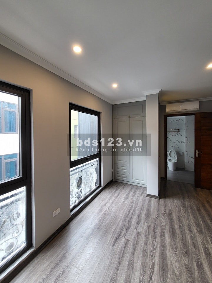 Bán tòa nhà mặt phố Tôn Đức Thắng, thang máy 8 tầng x 74m2, 33.5 tỷ