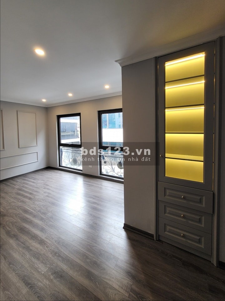 Bán tòa nhà mặt phố Tôn Đức Thắng, thang máy 8 tầng x 74m2, 33.5 tỷ