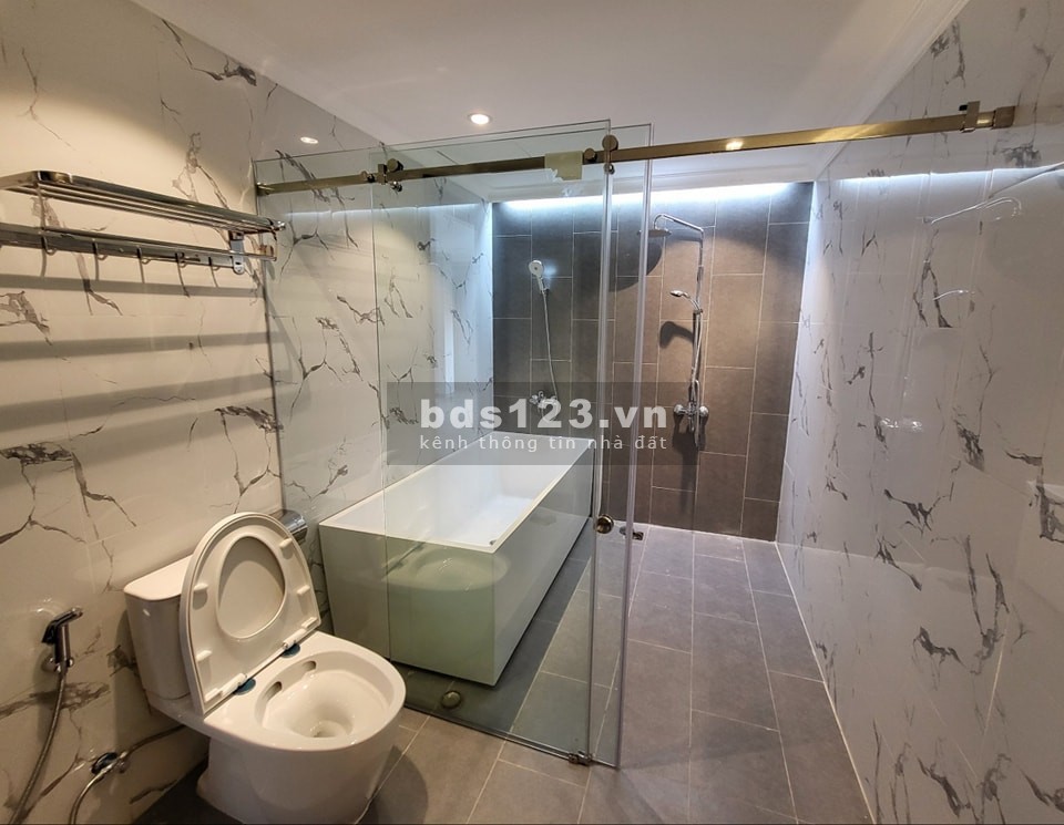 Bán tòa nhà mặt phố Tôn Đức Thắng, thang máy 8 tầng x 74m2, 33.5 tỷ
